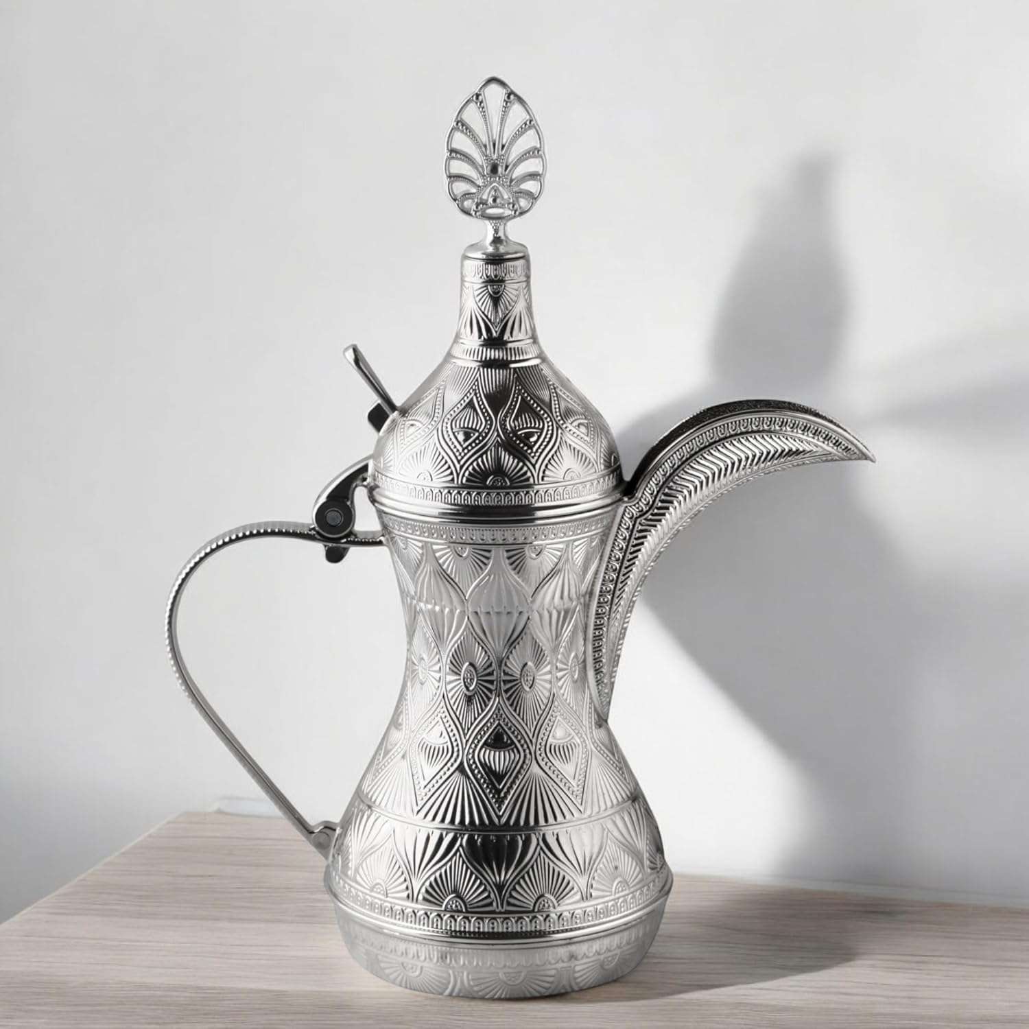 Alisveristime Decorative Zamac Dallah Pitcher – Elegant Ottoman & Middle Eastern-Inspired Metal Coffee Pot for Home Décor (9.84” x 7.87” x 3.94”) (Silver)