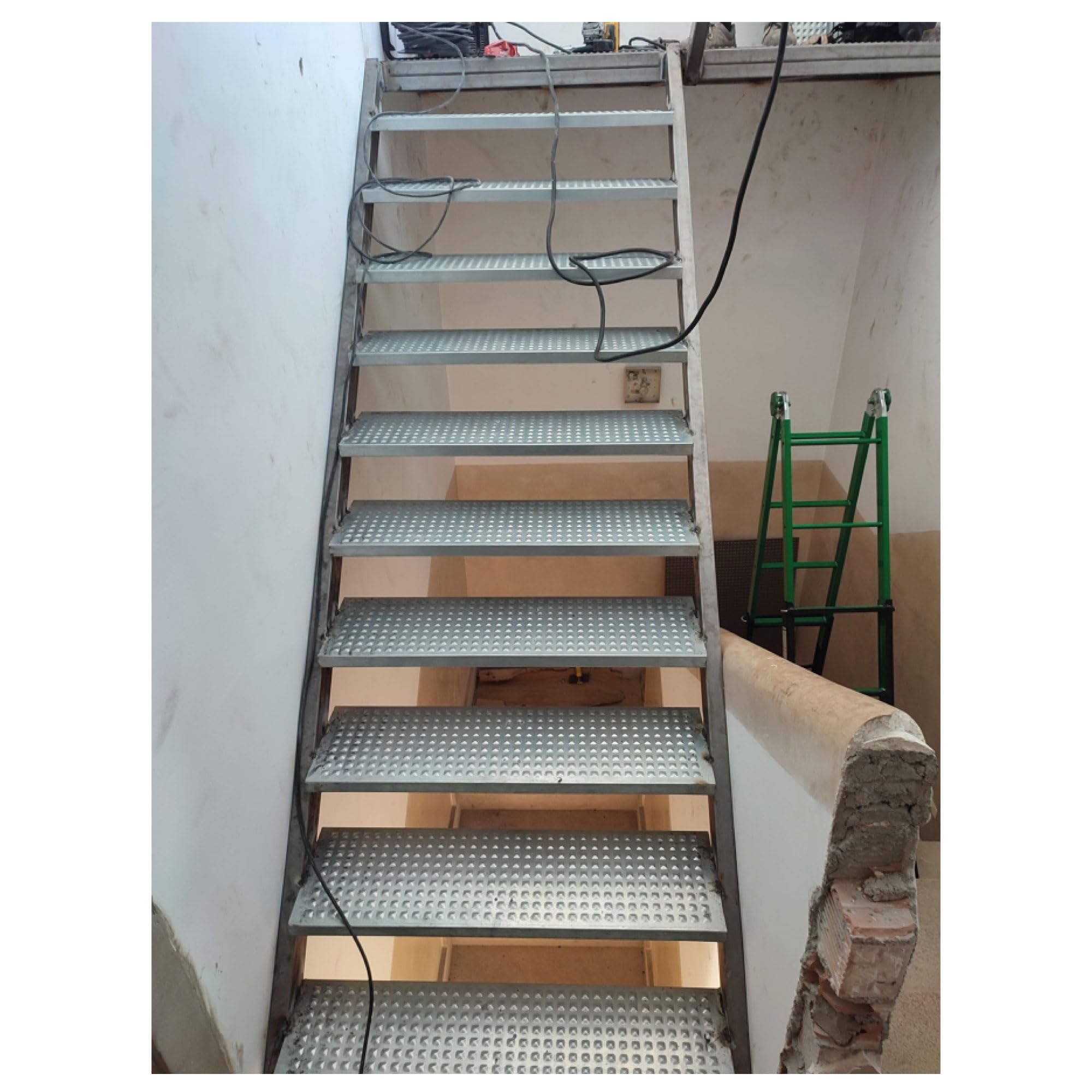 Acero Panel Peldaño Metálico Recto Repujado Punta Diamante 800x250mm - Alta resistencia y buena soldabilidad - Acero Galvanizado