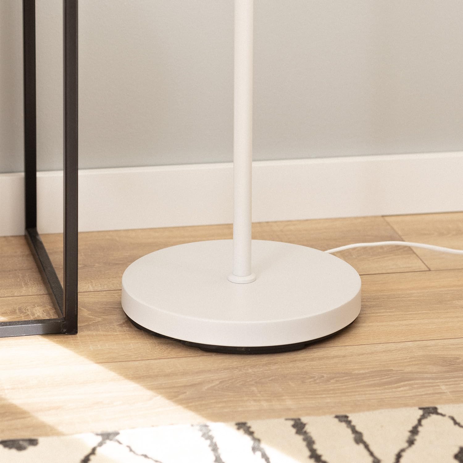 LEDKIA Lámpara de Pie Metal y Madera Silinda Blanco | Estilo Nórdico | Acabado en Madera y Metal | Ideal para Salón y Dormitorio | Compatible con Bombilla LED E27