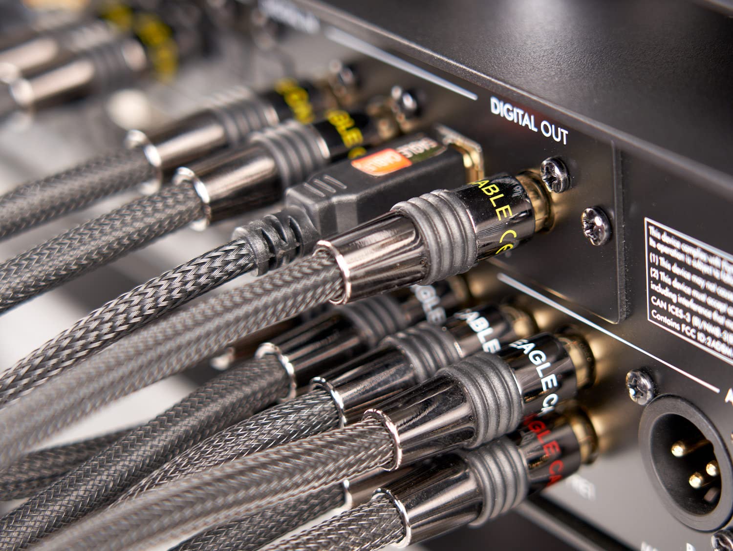 eagle cable by INAKUSTIK – 100842050 – Deluxe Mono-Subwooferkabel| kraftvoller und dynamischer Klang, hoher Kupfergehalt | 8,0m in Schwarz | 2-fache Abschirmung - Vollmetallstecker| mit Geflechtschirm