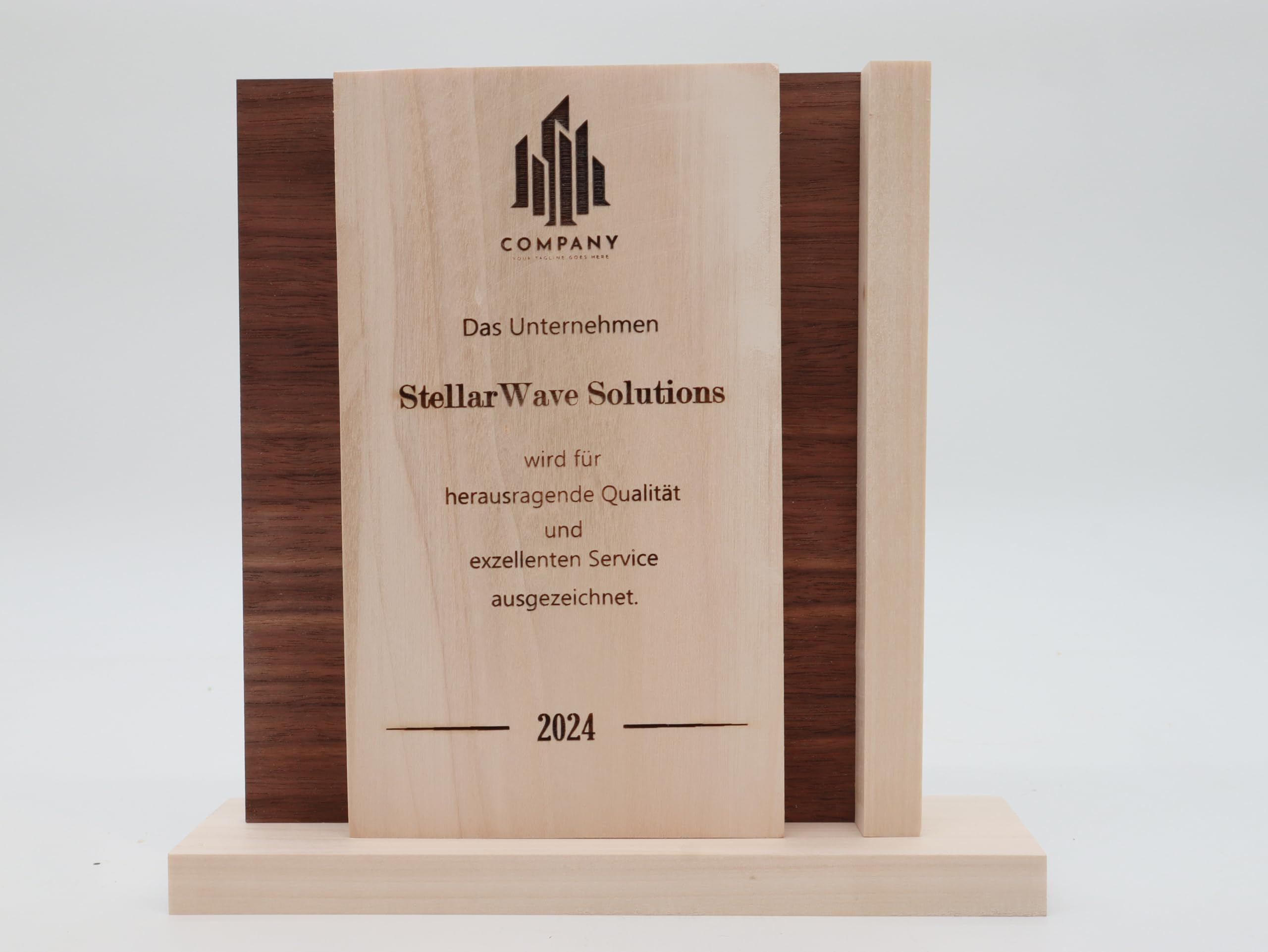 Repräsentativer Award und Trophäe, personalisiert, Kombination aus Pappel- und Nussbaum Holz, Mitarbeiter Auszeichnungen, Firmen Jubiläum, 280x190x20 mm