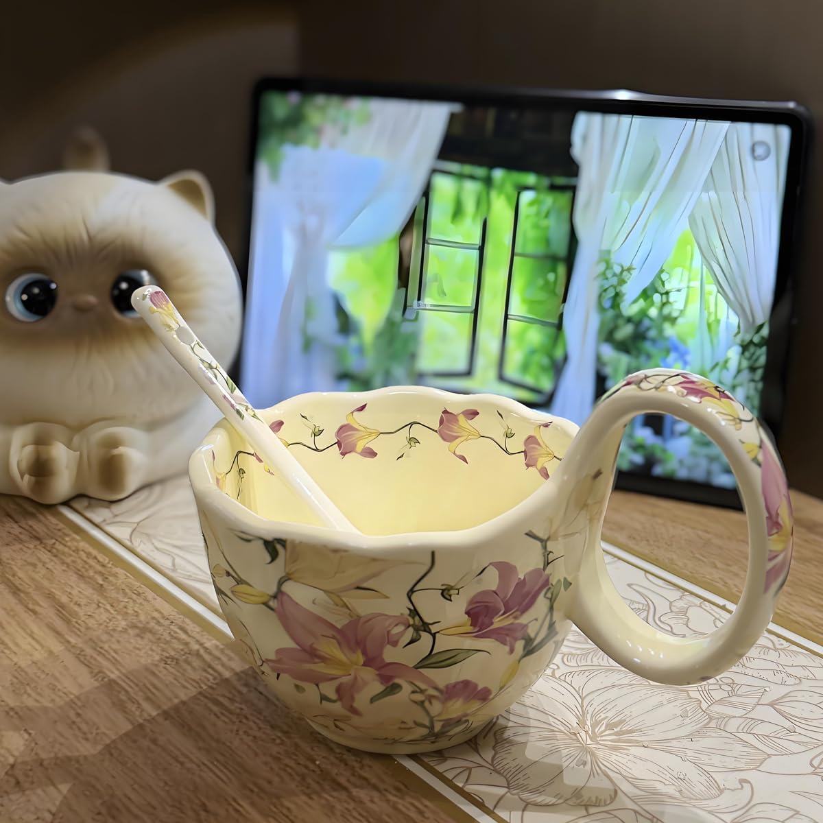 17.64 Oz Microwavable Soup Bowl with Handle, Hand Painted Lily Decor Decorative Soup Bowls with Handles, Ceramic Soup Bowl with Spoon for Holding Fruits Cereal Snack, Chili, Ice Cream, Stew and Salsa