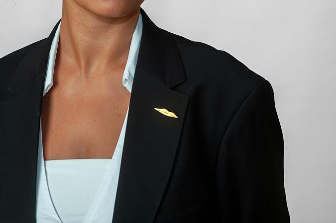 الشفاه Lapel Pin - مطلية بالذهب - Man Ray Art Inspired Brooch