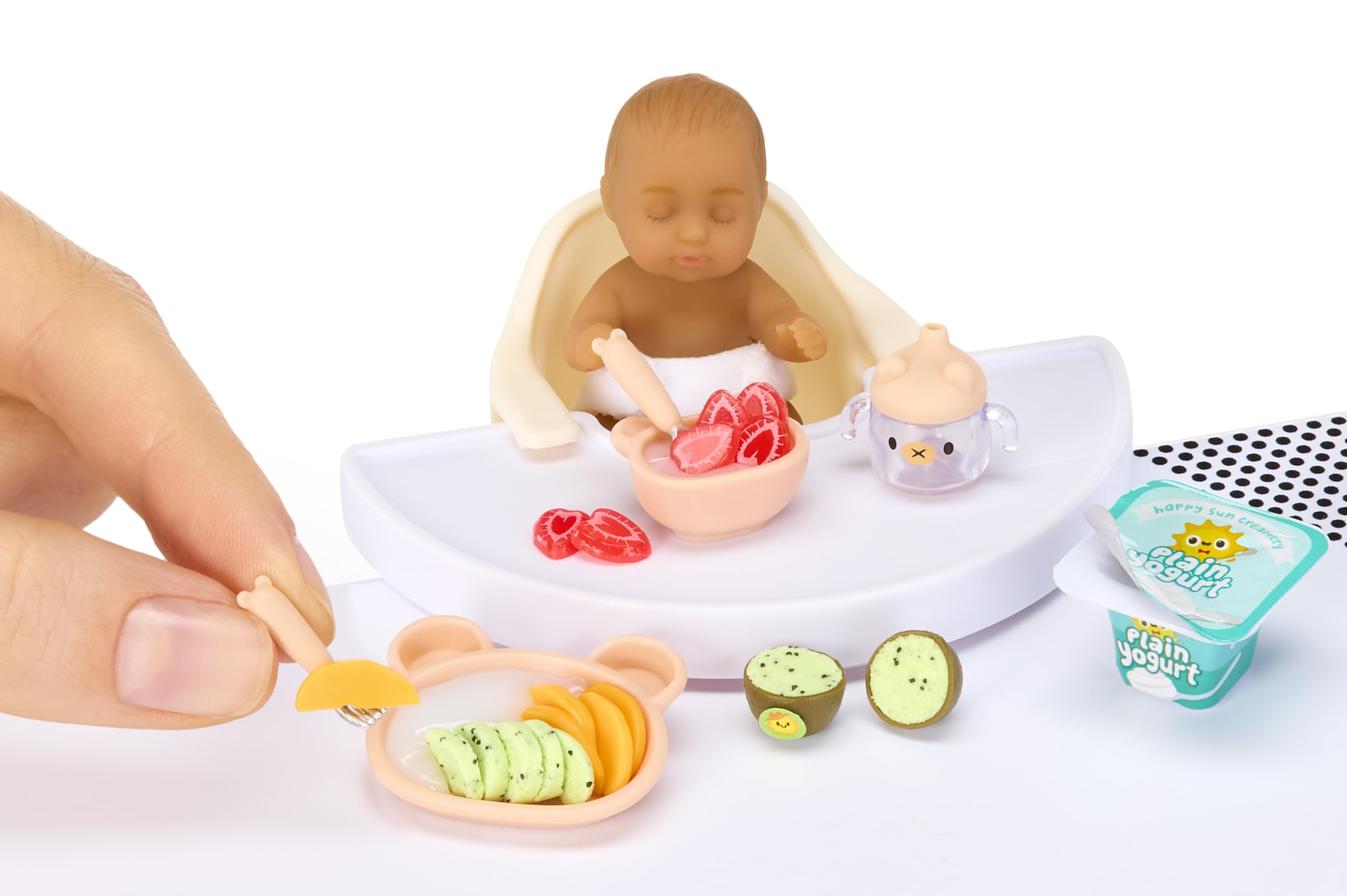 MGA’s Miniverse – Make It Mini Baby – Mini Opakowaniach. Komplet to Kreatywna Zabawa DIY z Miniaturkami: Jedzeniem, Butelkami i Akcesoriami dla Niemowląt. NIEJADALNE. Dla Dzieci od 8 Roku Życia
