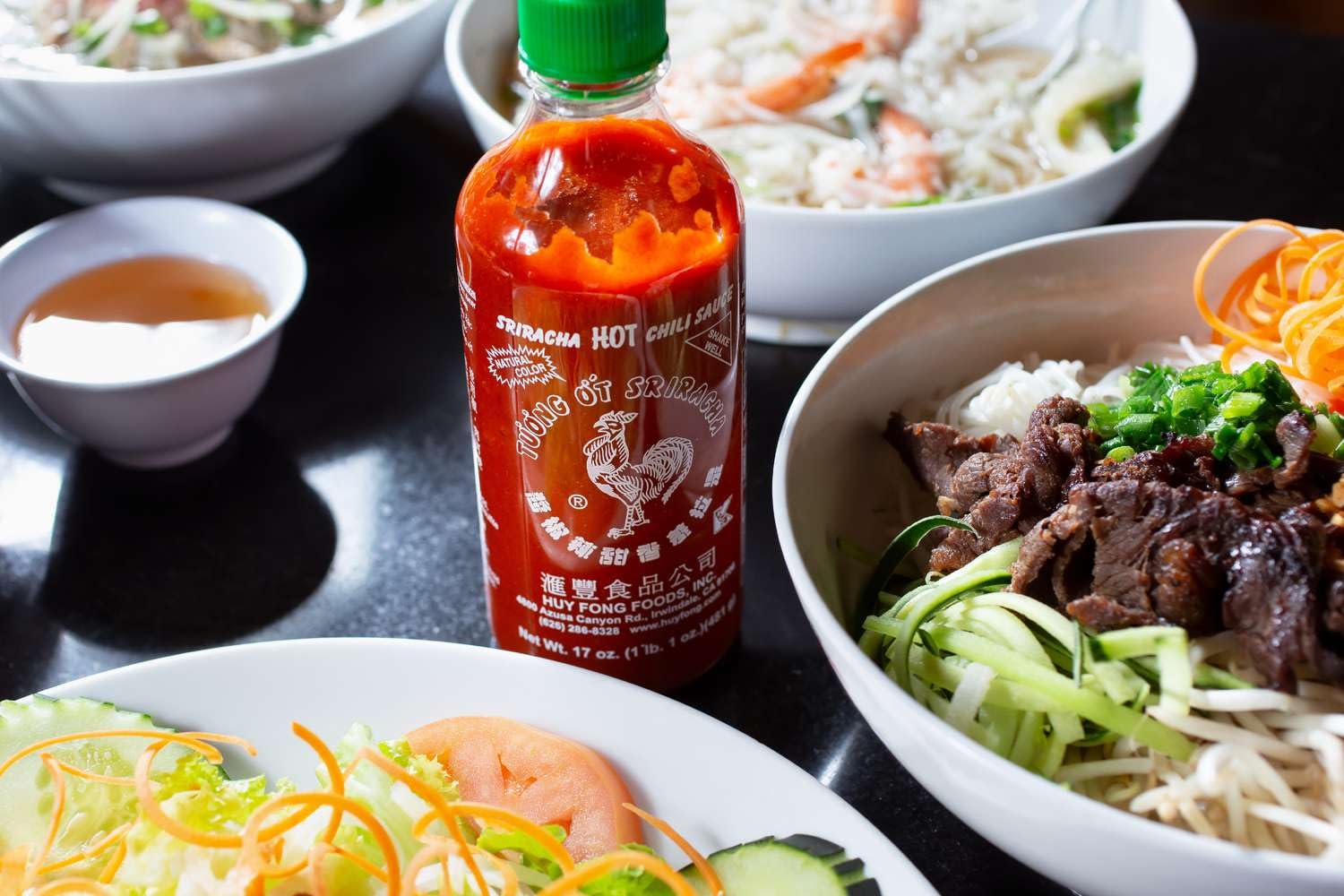 Chili Sauce Group (2 PACKS, HUY FONG SRIRACHA HOT CHILI SAUCE)