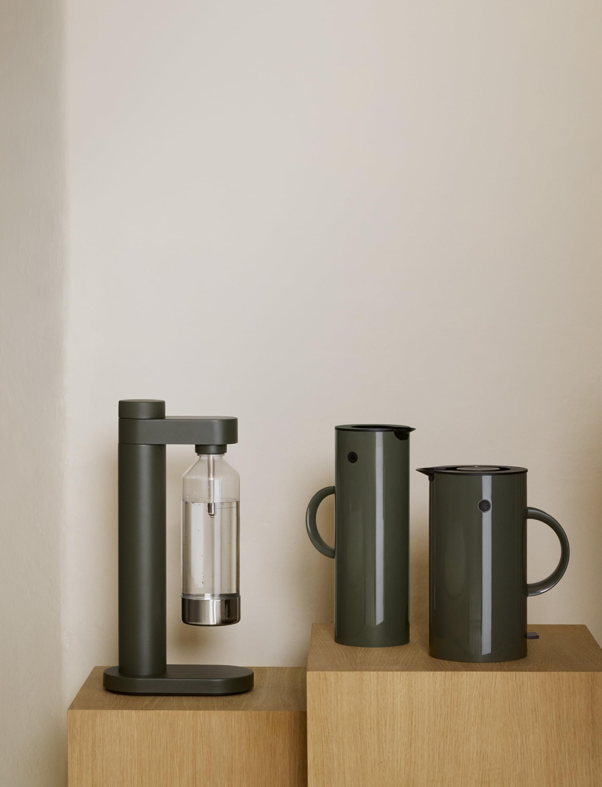 Stelton Brus - Aeratore d'acqua con bottiglia, carbonatore premium per acqua con CO2 – Foresta regolabile – Design scandinavo, Dark Forest