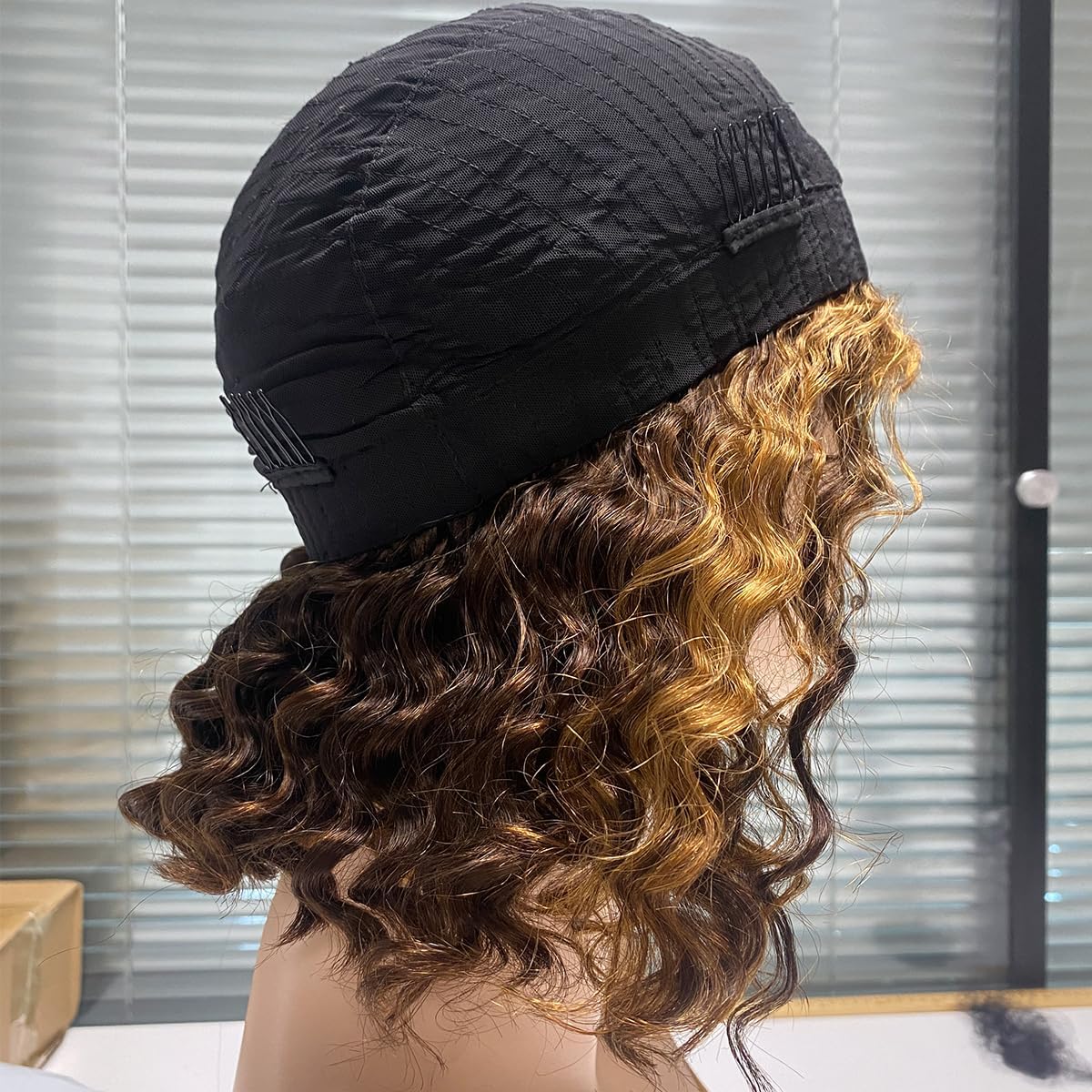 Peruka z ludzkich włosów bez kleju, 4 x 4, koronkowa, głęboka, falowana, peruka dla kobiet, wstępnie wycięta, jasny ombre P2/30# Wear and Go Glueless Wig 180% gęstość, kręcone koronki z przodu, 10