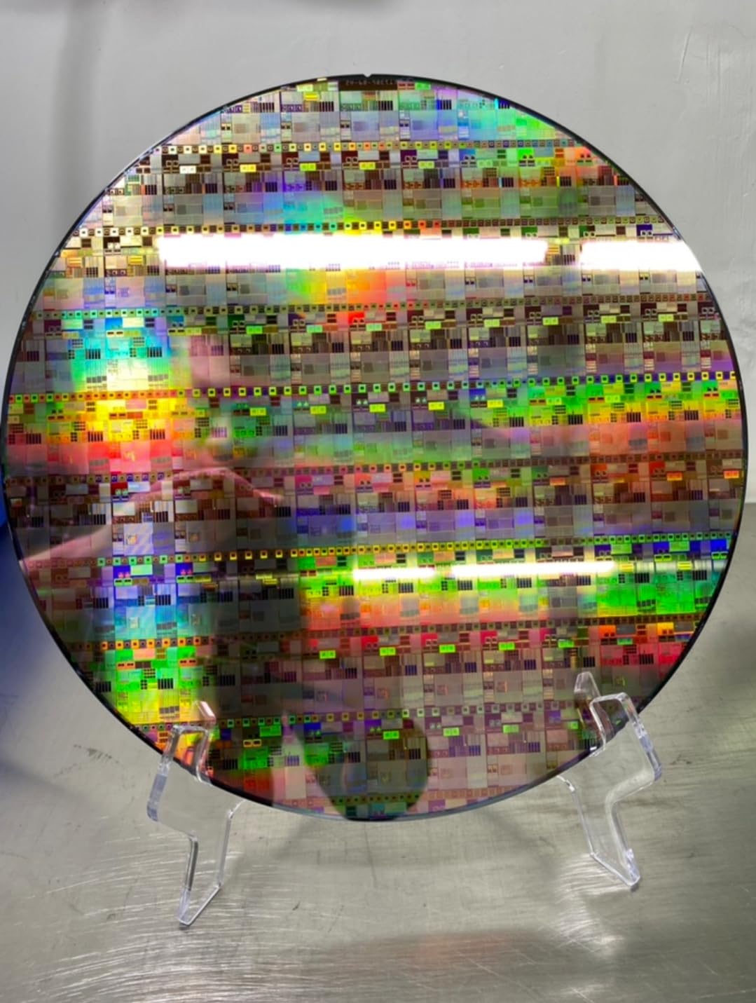 8-Inch / 12-Inch Silicon Wafer Dummy Wafer, Semiconductor Exhibition Crystal Wafer for IC Lithography Display and Chip-Themed Showcase (8" Wafer No.01(20cm) Case + Stand)