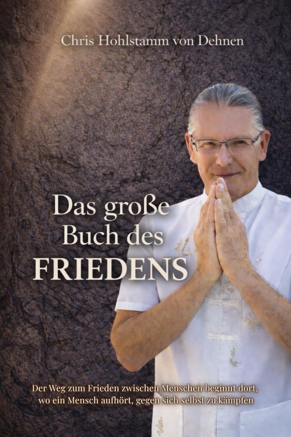 Das große Buch des Friedens: Der Weg zum Frieden zwischen Menschen beginnt dort, wo ein Mensch aufhört, gegen sich selbst zu kämpfen.