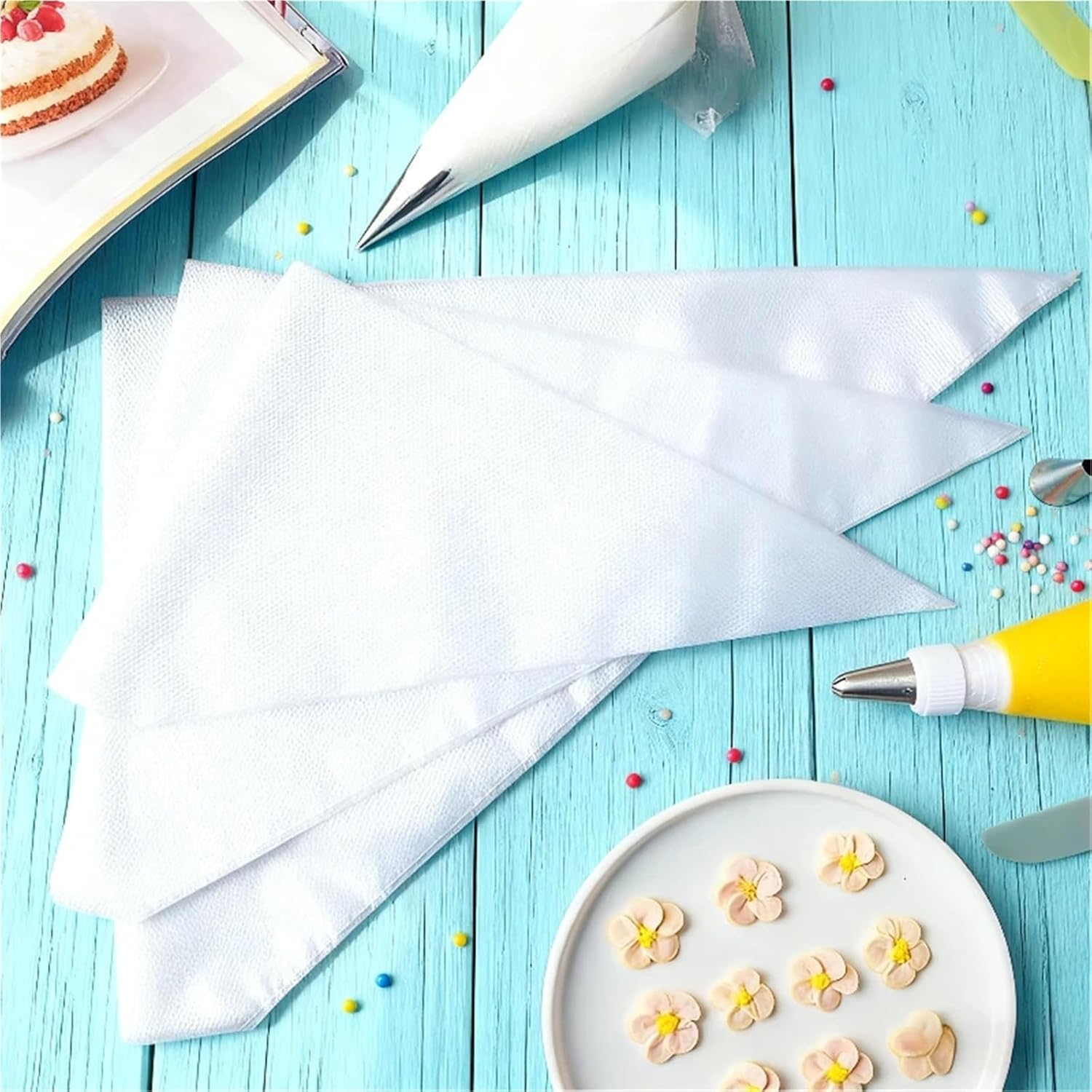 Disposable Piping Bags 600pcs Pastry Piping Sleeves Leak Confectionery Cake Accessories Pocket Syringe Icing Cream Squeezing Baking Decorations(Small)