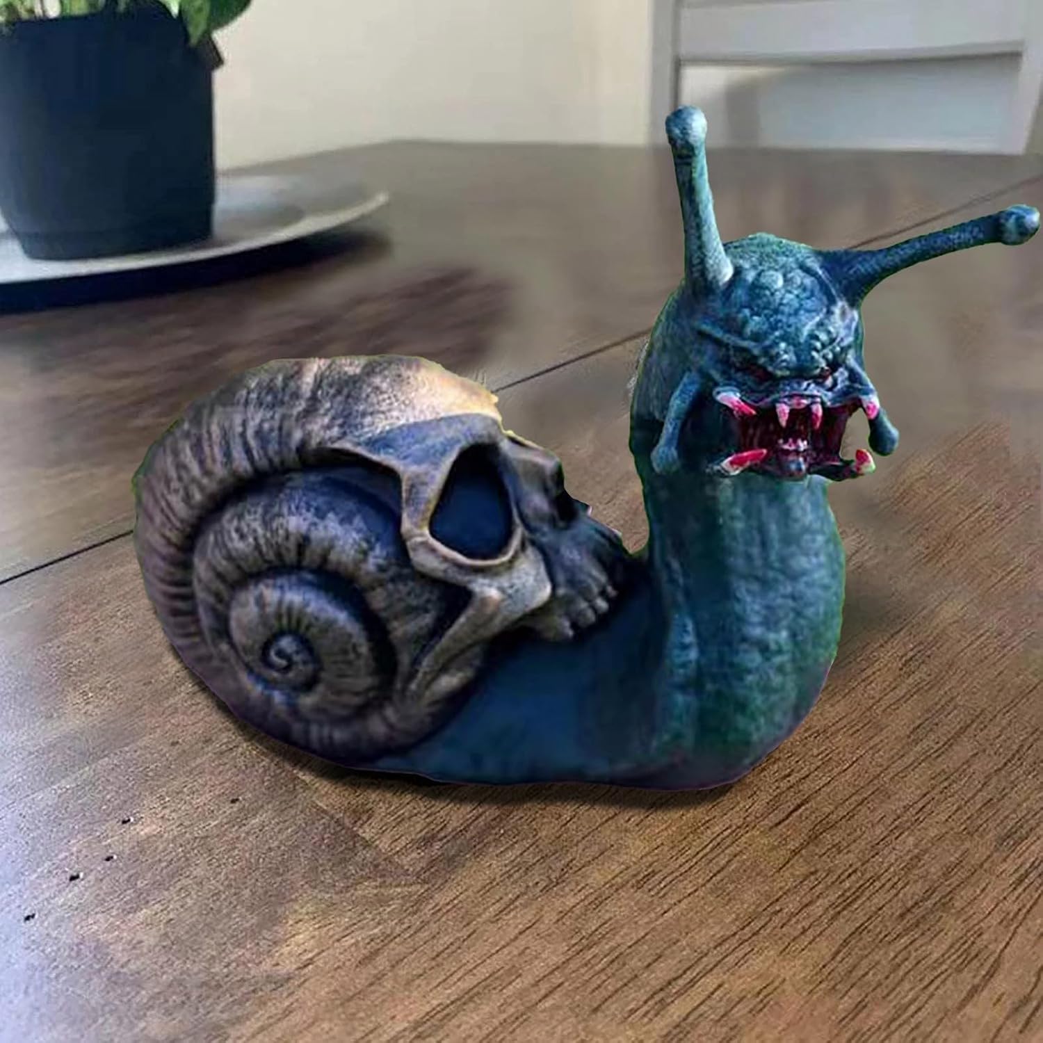 Skull Snail, Gothic Home Decor Resin Crafts, Outdoor Garden Yard Decoration, Skull Art Sculpture Ornament for Patio Lawn Office (3pcs)