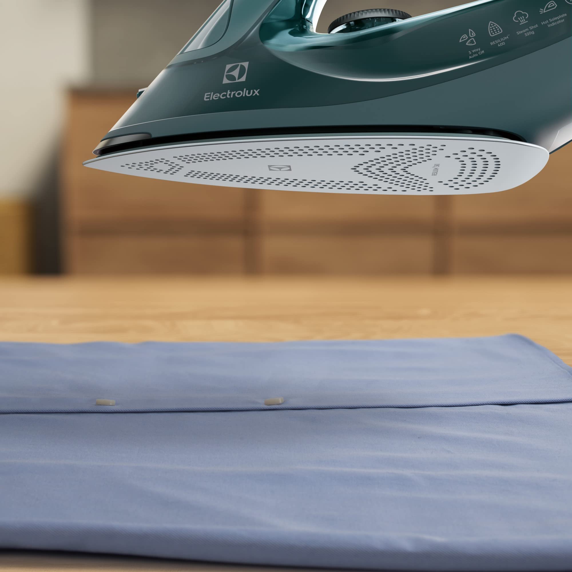 Electrolux Refine Plancha 600 Modelo E6SI1-6PG, Plancha a vapor, apagado automático de 3 modos, suela resistente a los arañazos, autolimpieza, antical, 0.33L, cable de 1,95 m, 2600W, verde pino
