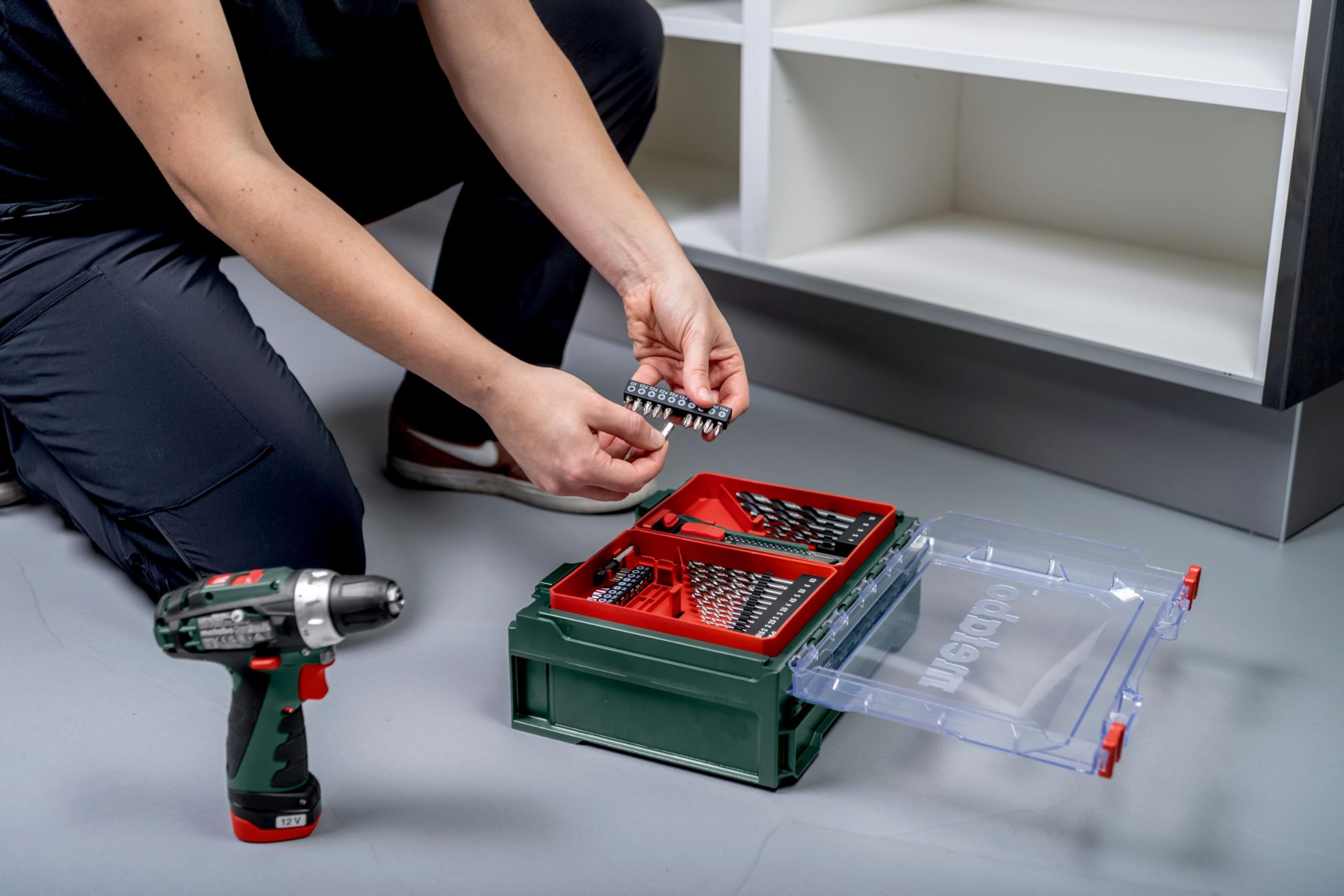 metabo Akku-Bohrschrauber PowerMaxx BS Basic Set, 12 V Bohrer & Schrauber | Inkl. 2 Akkus 2,0 Ah, Ladegerät, 41-teiliges Zubehör-Set, 34 Nm, 2 Gänge, LED, Gürtelhaken, im Kunststoffkoffer