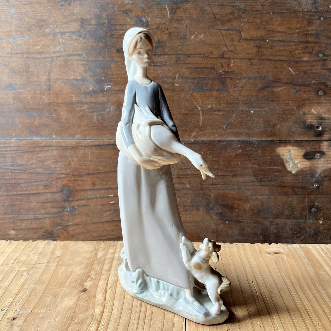 Amazon.co.jp: LLADRO リヤドロ 4866 アヒルを抱いた少女と犬
