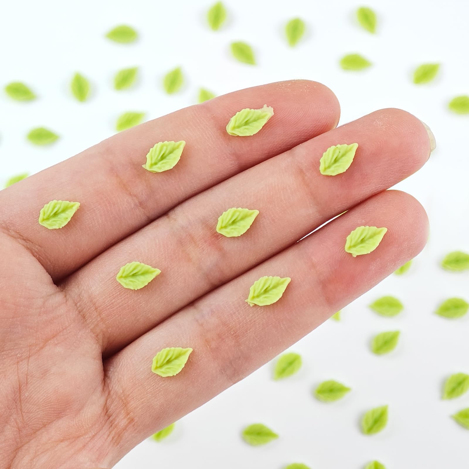 500 Pieces Tiny Leaves Decor for Dollhouse Mini Resin Decor for Crafts Tiny Things for Fairy Garden Micro Landscaping Decoration — image 1
