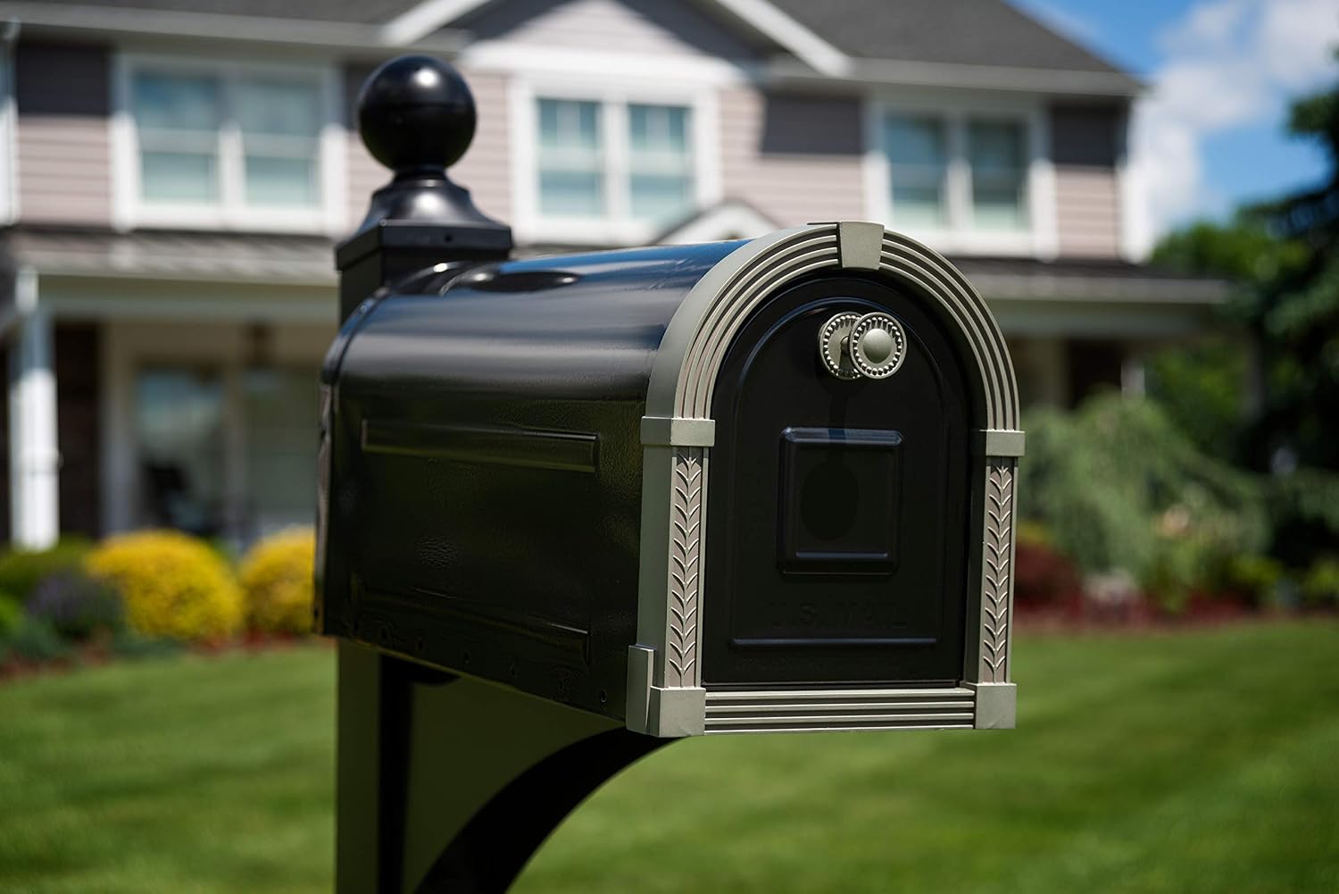Gibraltar Mailboxes BM16BSN1 Brunswick Post Mount Mailbox, Large, Black and Satin Nickel