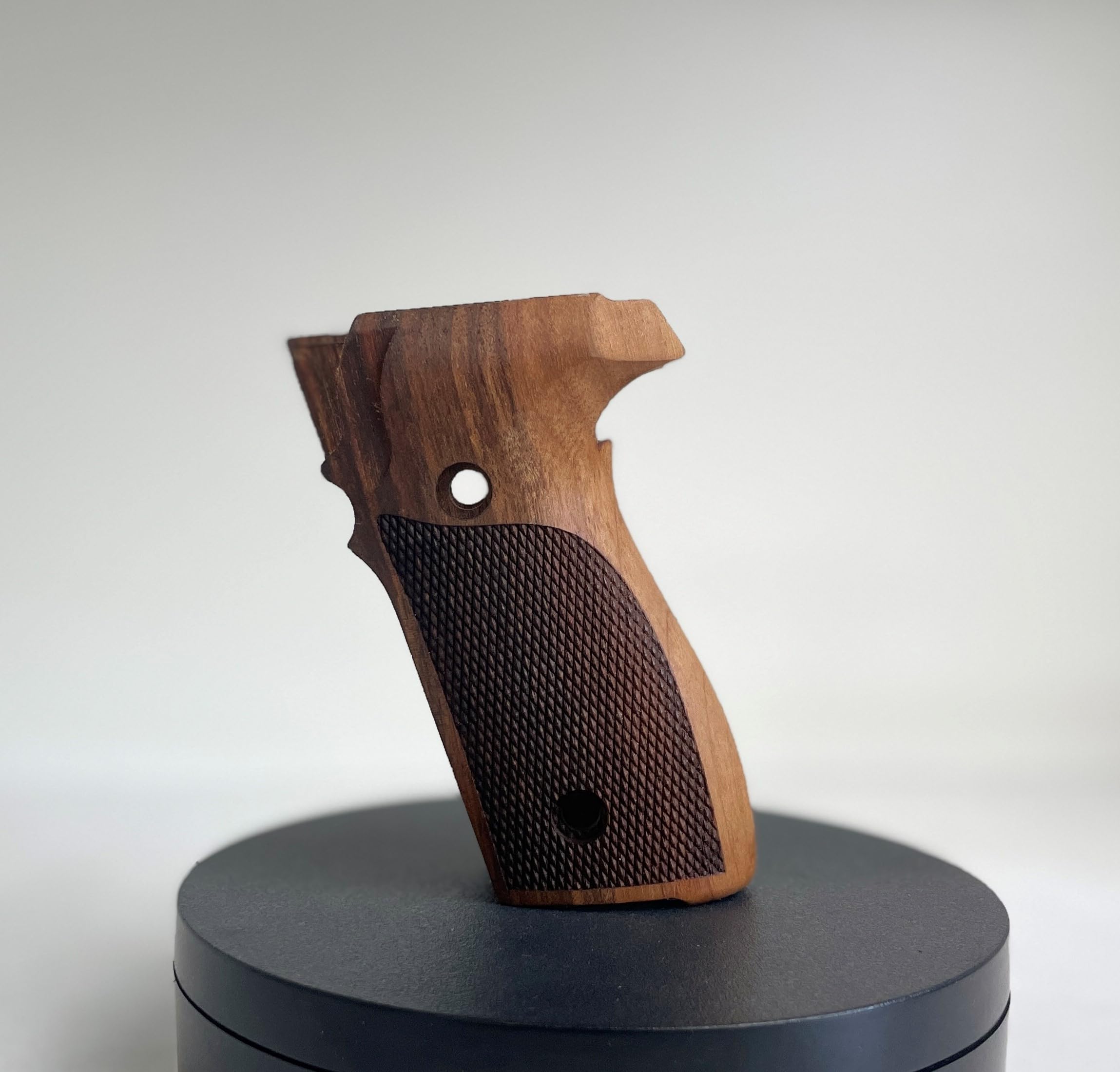 Impugnature Per Pistola SIG P228/P229 – Legno Di Noce Turco Fatte A Mano – Usate