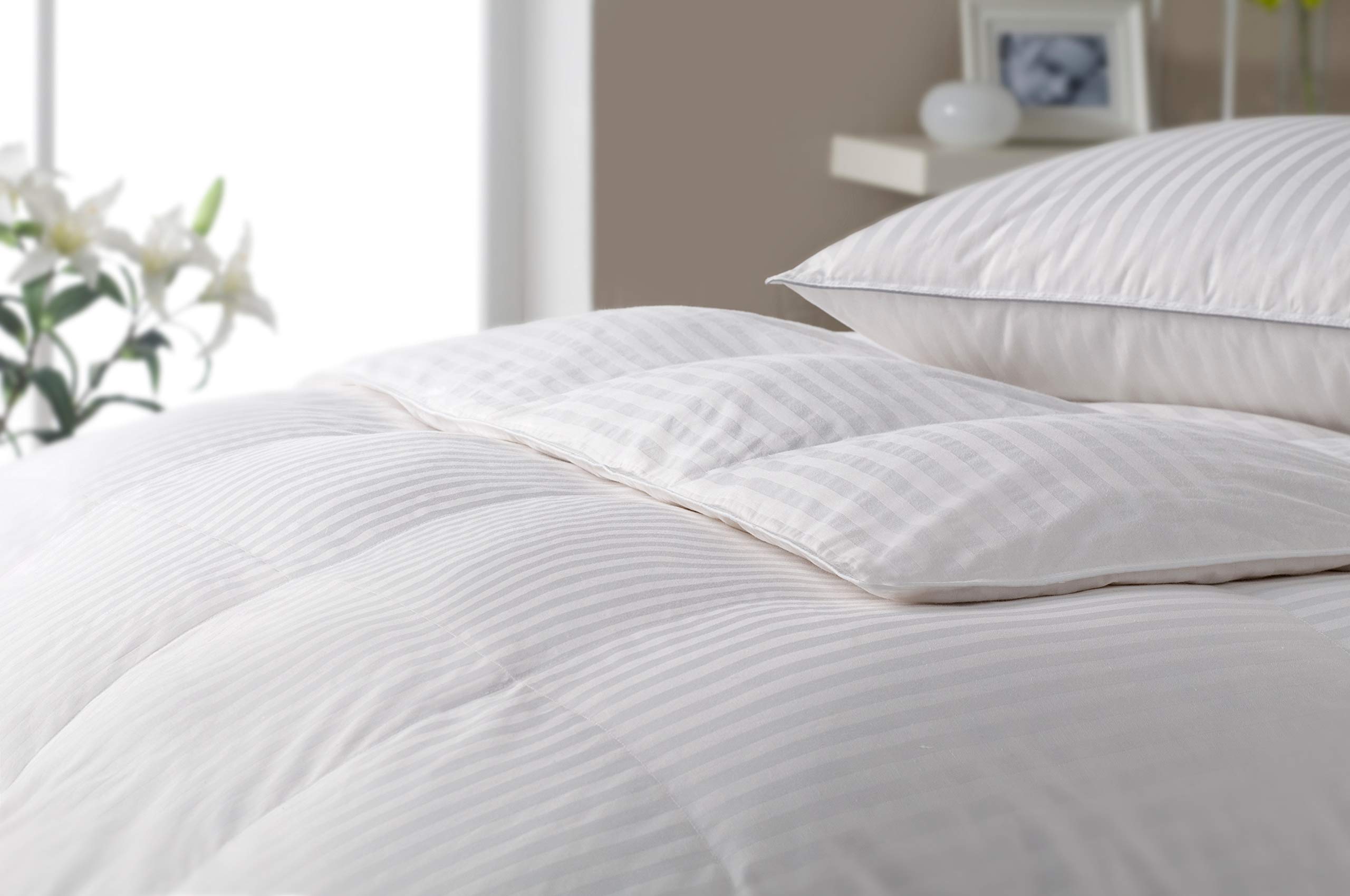 Diana Cowpe 4.5 Tog Duvet – 90% Hungarian Goose Down / 100% Cotton Outer (Super King 260cm x 220cm)