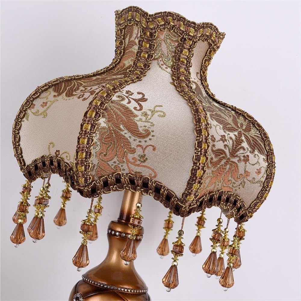 Lampada vintage, luce notturna ambientale sul comodino della | Vintage, base in resina, paralume in tessuto, dipinto a mano, nappa, luce ambientale