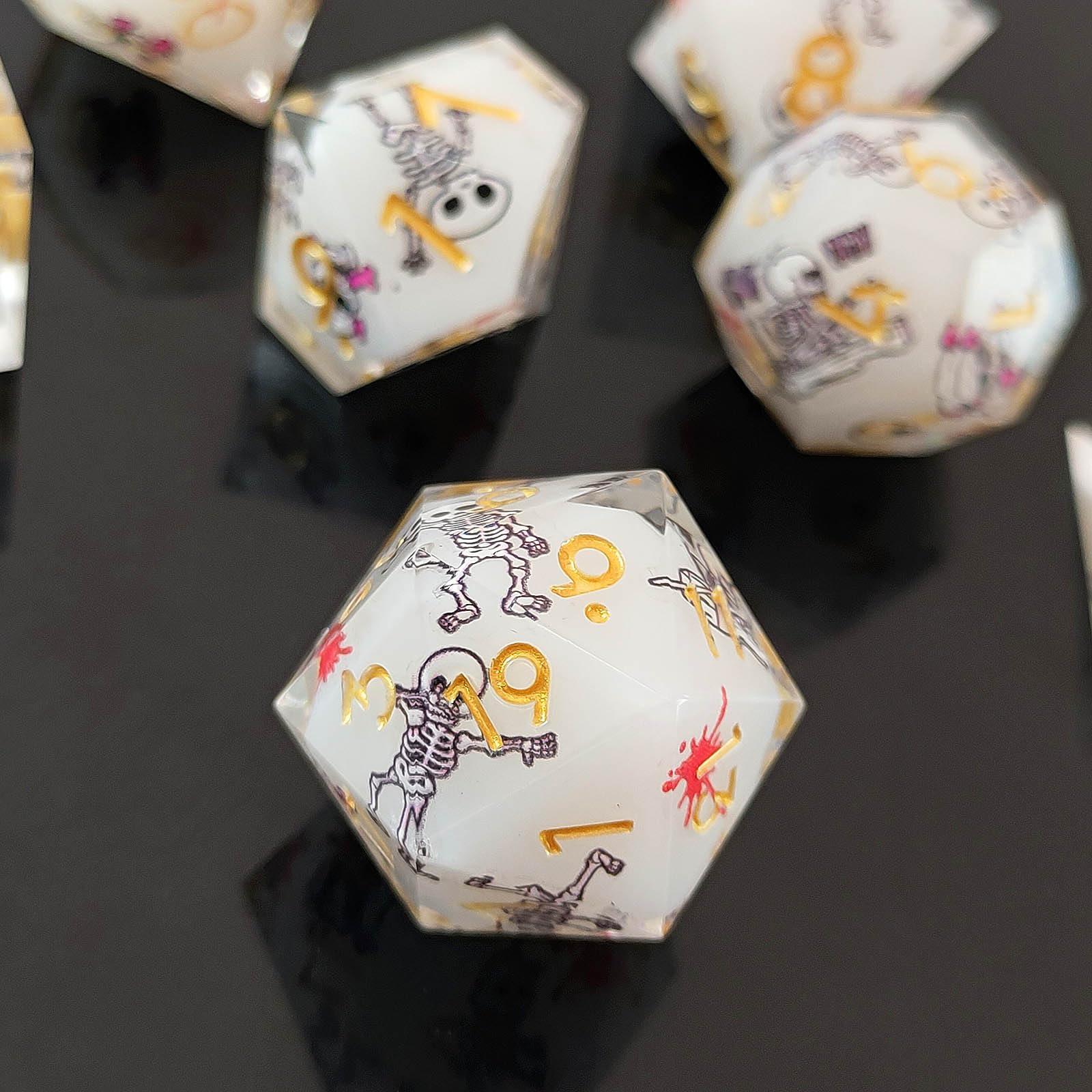 ORUZA 7 Stück Polyedrische Harz Würfel, DND Würfel Set, Harz Scharfe Kante Würfel Polyedrische für Dungeons and Dragons RPG MTG Pathfinder Rollenspiel Würfel
