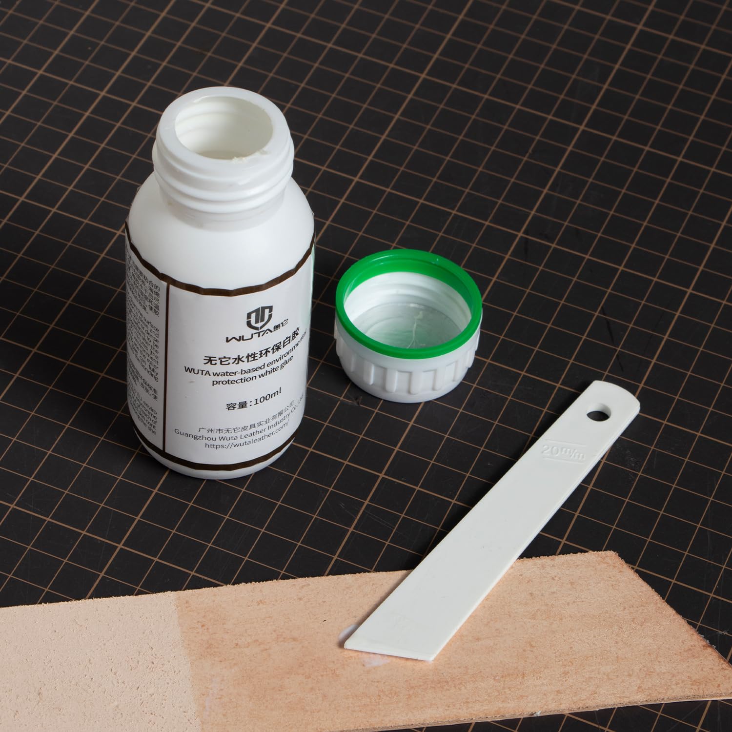 WUTA Leather Cement Craft White Glue Water Based Universal Strong Adhesive Liquid Glue Repair for Leather Paper Wood Non-Toxic (500ml)