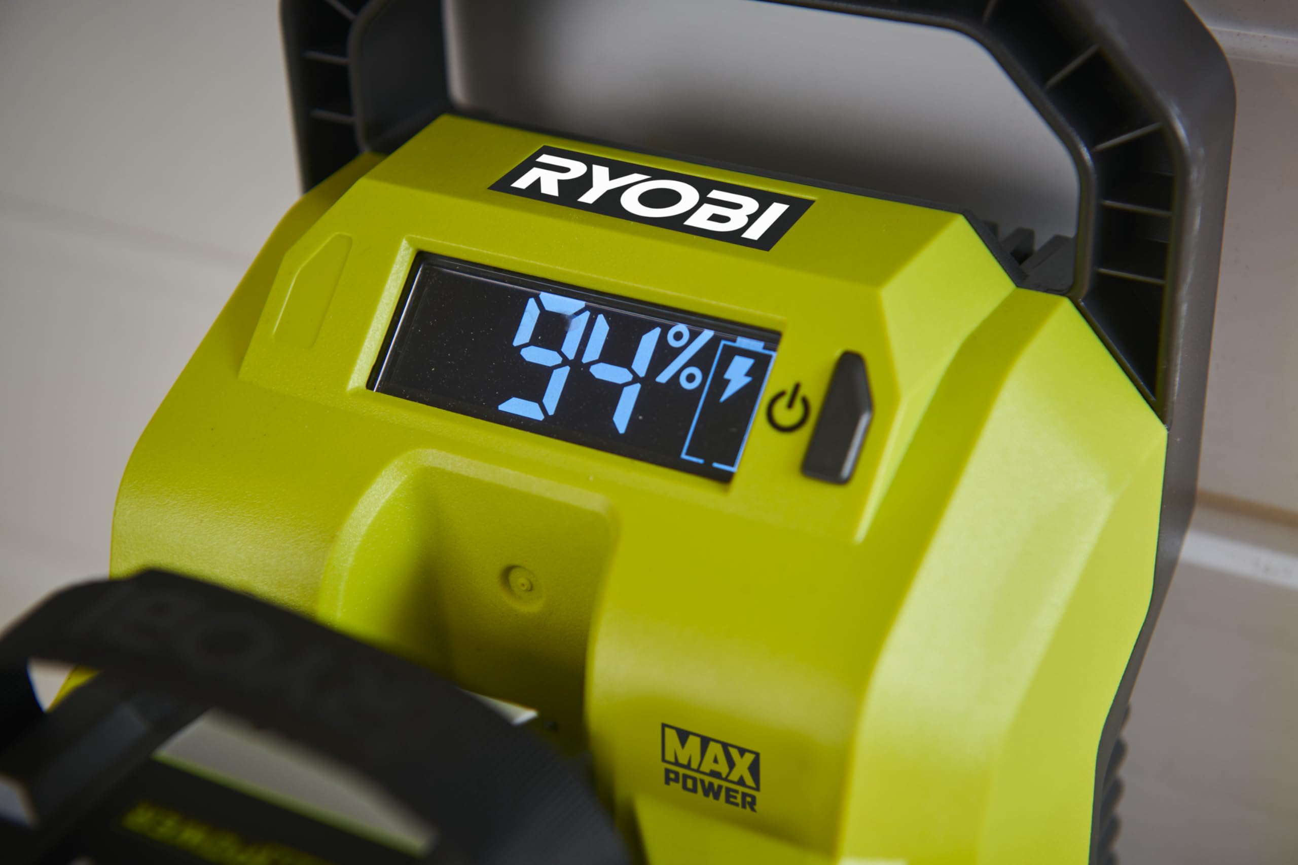 RYOBI Chargeur Rapide 36V Max Power RY36C10A – Chargeur Lithium+ Intelligent, Compatible Toutes Batteries 36V, Recharge Optimisée pour Tondeuse, Souffleur, Tronçonneuse et Outils de Jardin