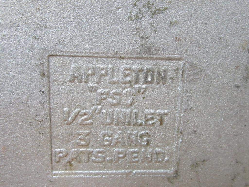 Appleton FSC 3 3 Gang 1/2" Unilet Body