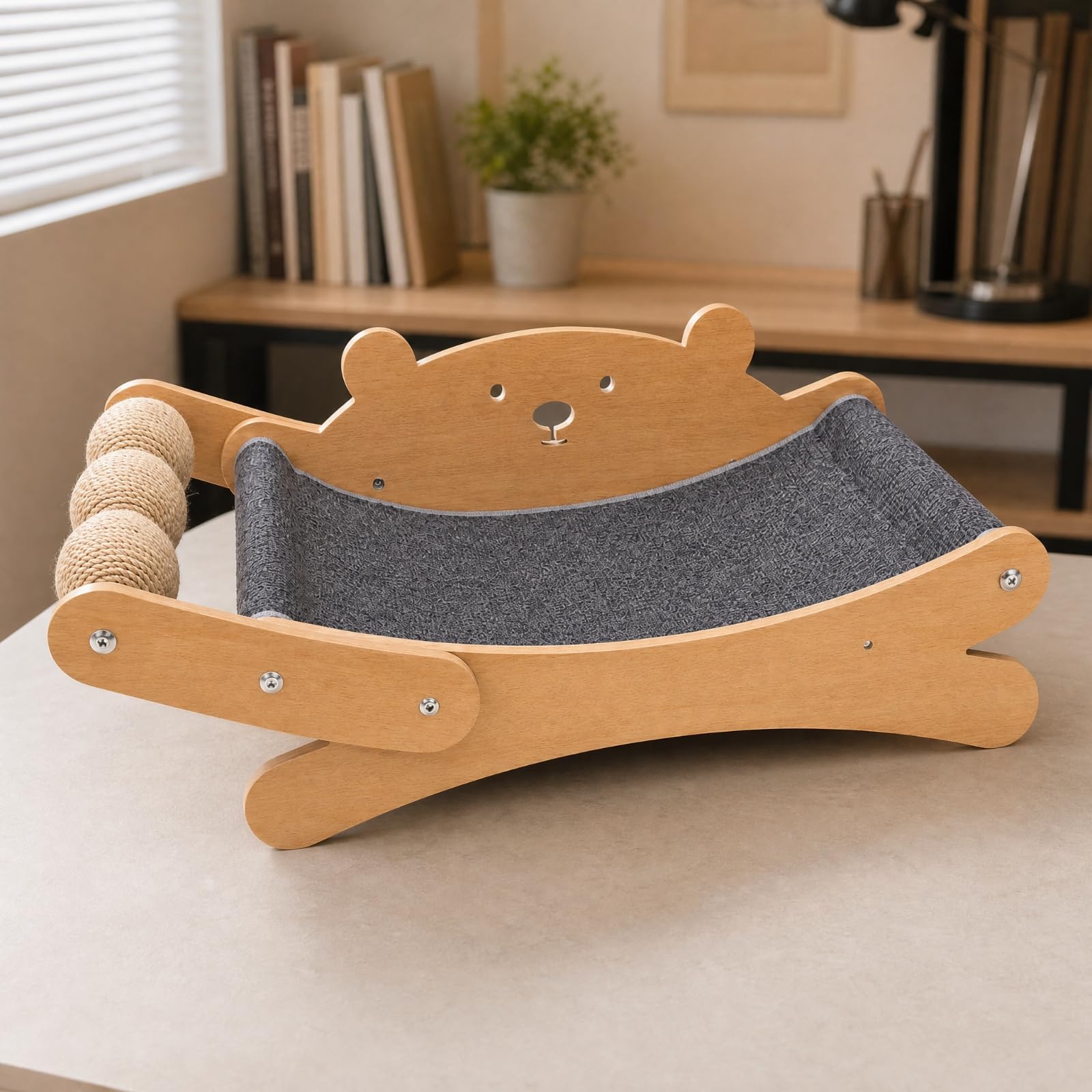 Cuccia a per Gatti Comodo, Modello Con Gioco Su Un Lato E Palline, Superficie In Stuoia Di Rattan Intrecciato