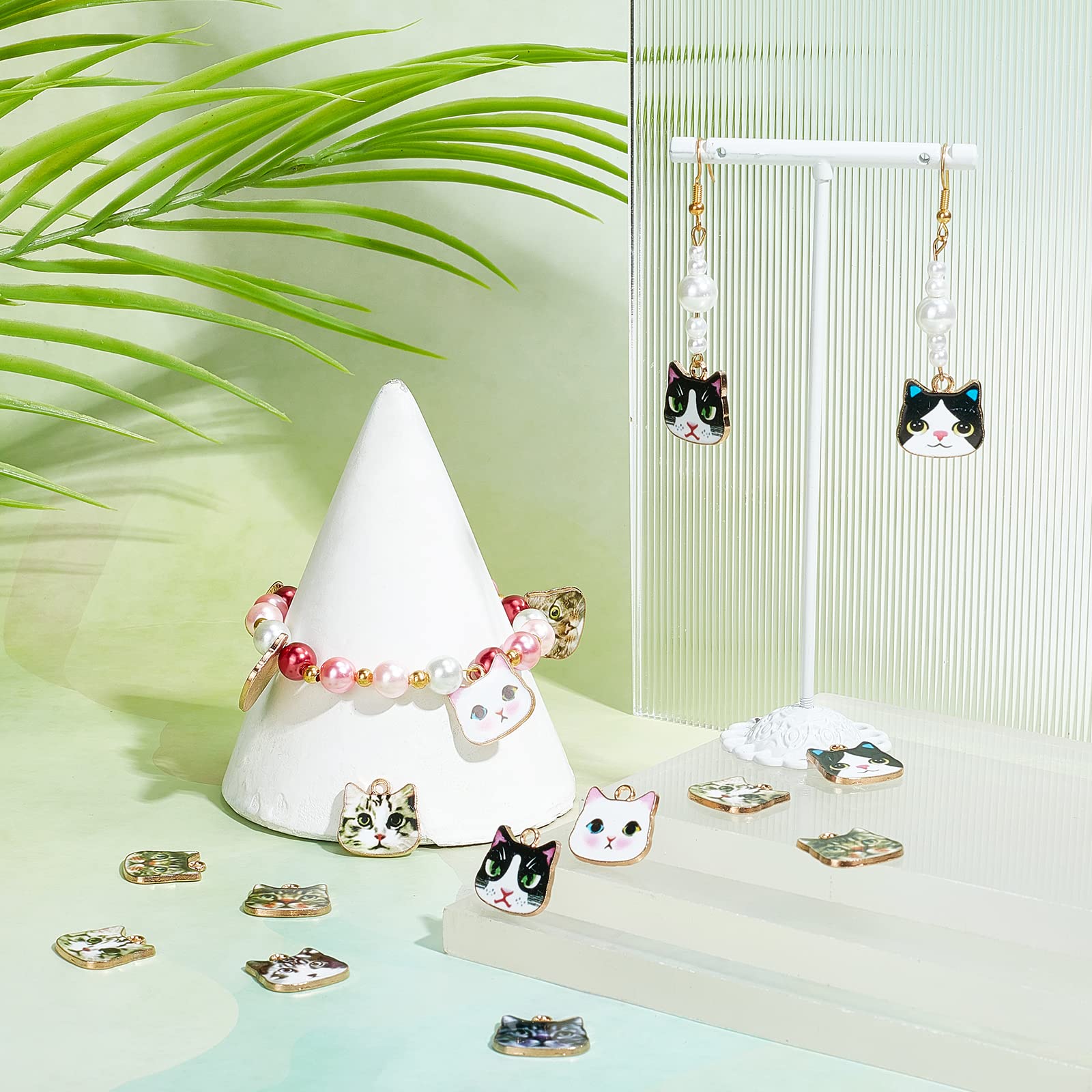 ピアス　猫　白　花　パールチャーム　ピンク　ガラスチャーム　春　デート　公園 ピアス猫白花パールチャームピンクガラスチャーム春デート公園