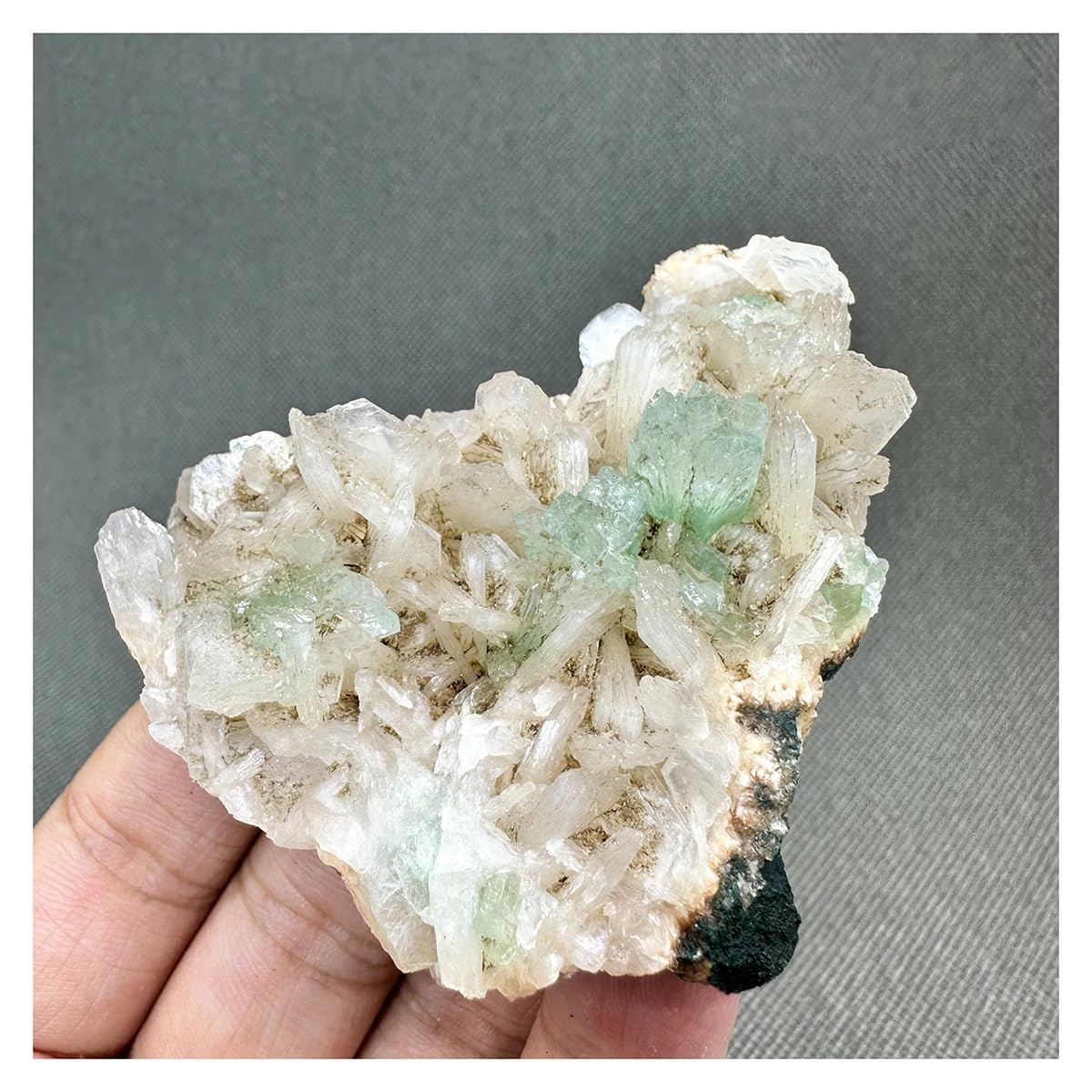 Apophyllite verte pour rompre la monotonie d'un salon : cristal 54g