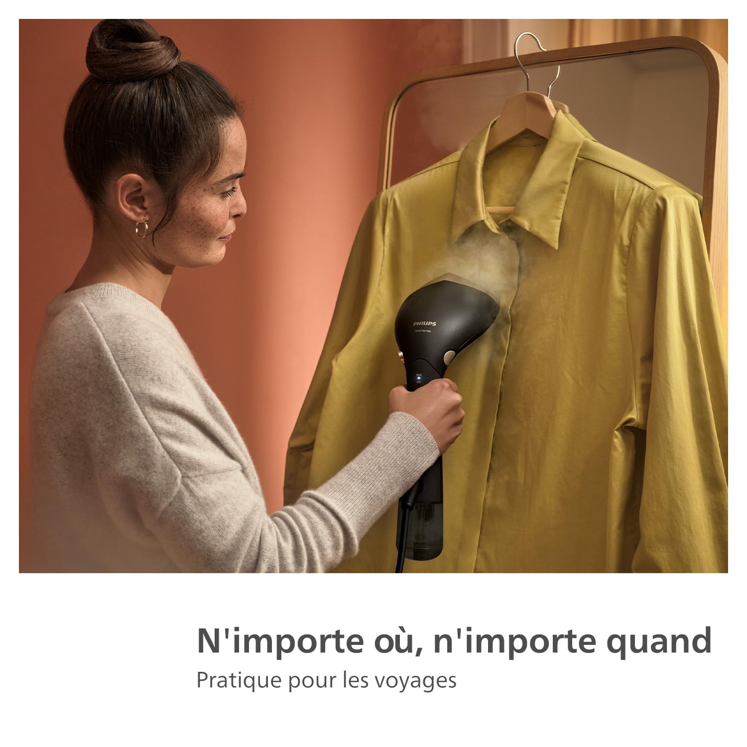 Philips Défroisseur à Main Série 7000 - Steamer 1500W, Vapeur 28g/min, Technologie OptimalTemp, Semelle Métal, Réservoir 100 & 200ml, prêt en 30 sec, Gants & Tapis, Léger 865g, Noir (STH7060/80)