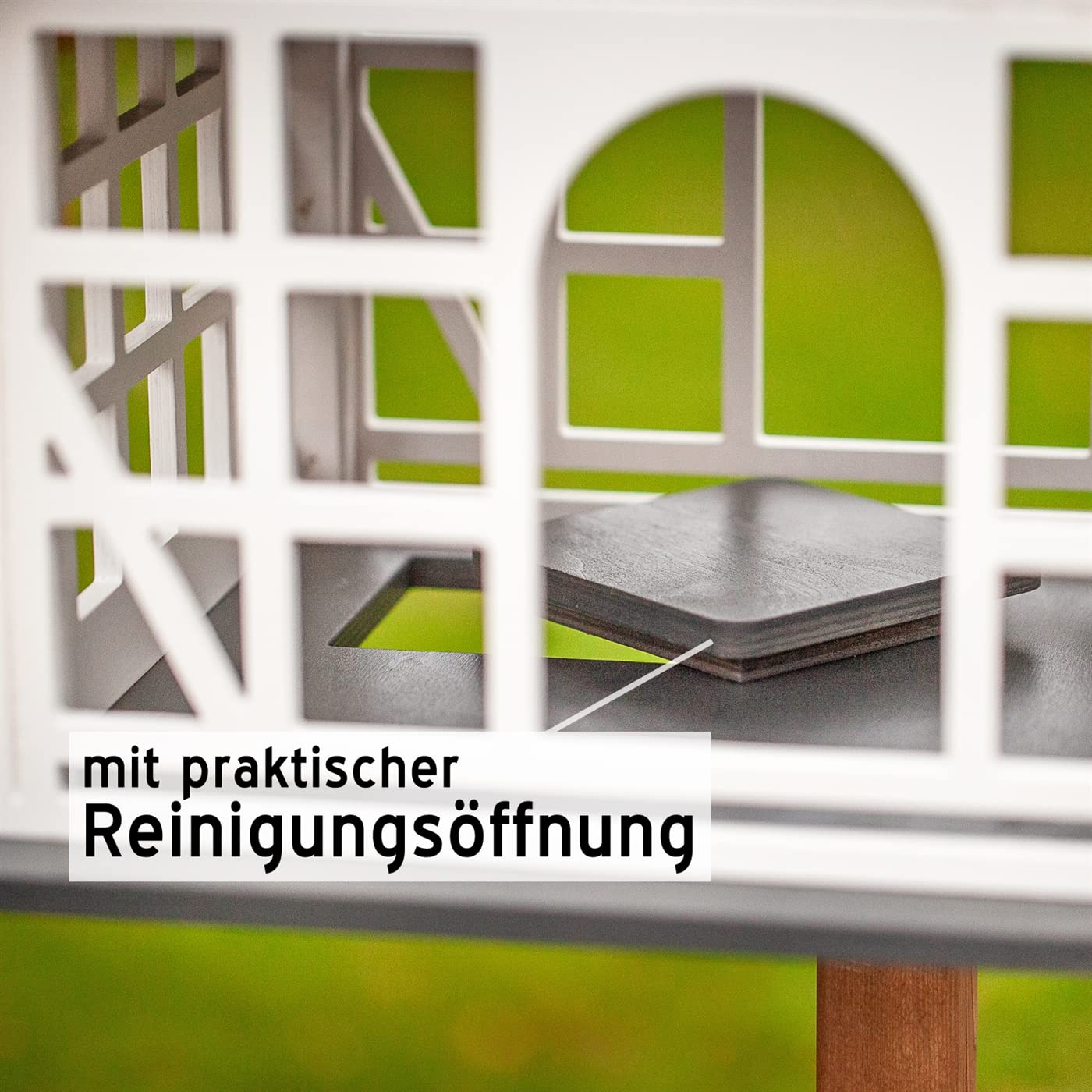 VOSS.garden Vogelhaus Lindau, Fachwerkstil, praktische Reinigungsöffnung, Dach mit doppelter Reetlage, Vogelfutterstation Futterhaus Futterplatz