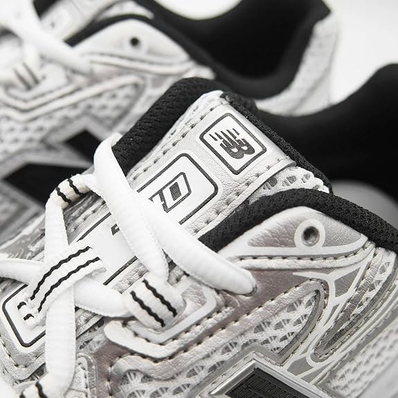 Amazon | [ニューバランス] U740NW2 WHITE/SILVER METALLIC BLACK U740