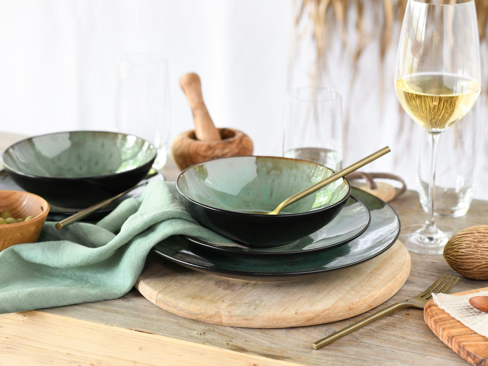 CreaTable, 23961, Serie Jawa, 18-teiliges Geschirrset für 6 Personen, Teller Set aus Steinzeug, spülmaschinen- und mikrowellengeeignet, Qualitätsproduktion