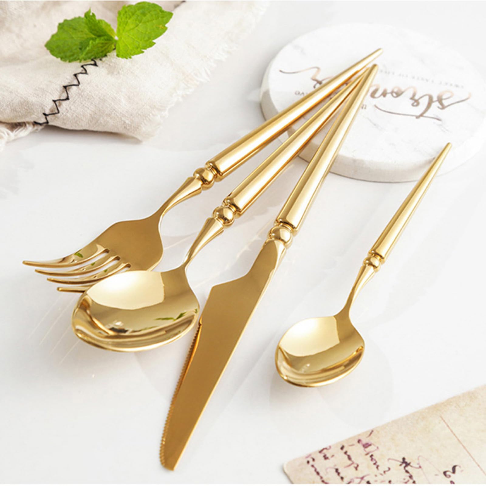 Este Juego de Cubiertos Dorados de Acero Inoxidable 18/8, Juego de Cubiertos Dorados para 10 Personas, Juego de vajilla con Mango Estilo francés con Cuchillo para Carne, Tenedores, cucharas,