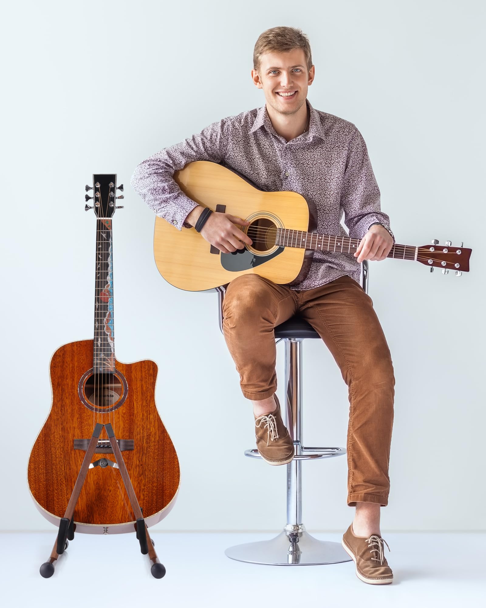 Doppio supporto per chitarra a forma di A per 2 chitarre (acustica/basso elettrico/banjo) con imbottitura in schiuma – forte supporto per pavimento per studio e casa