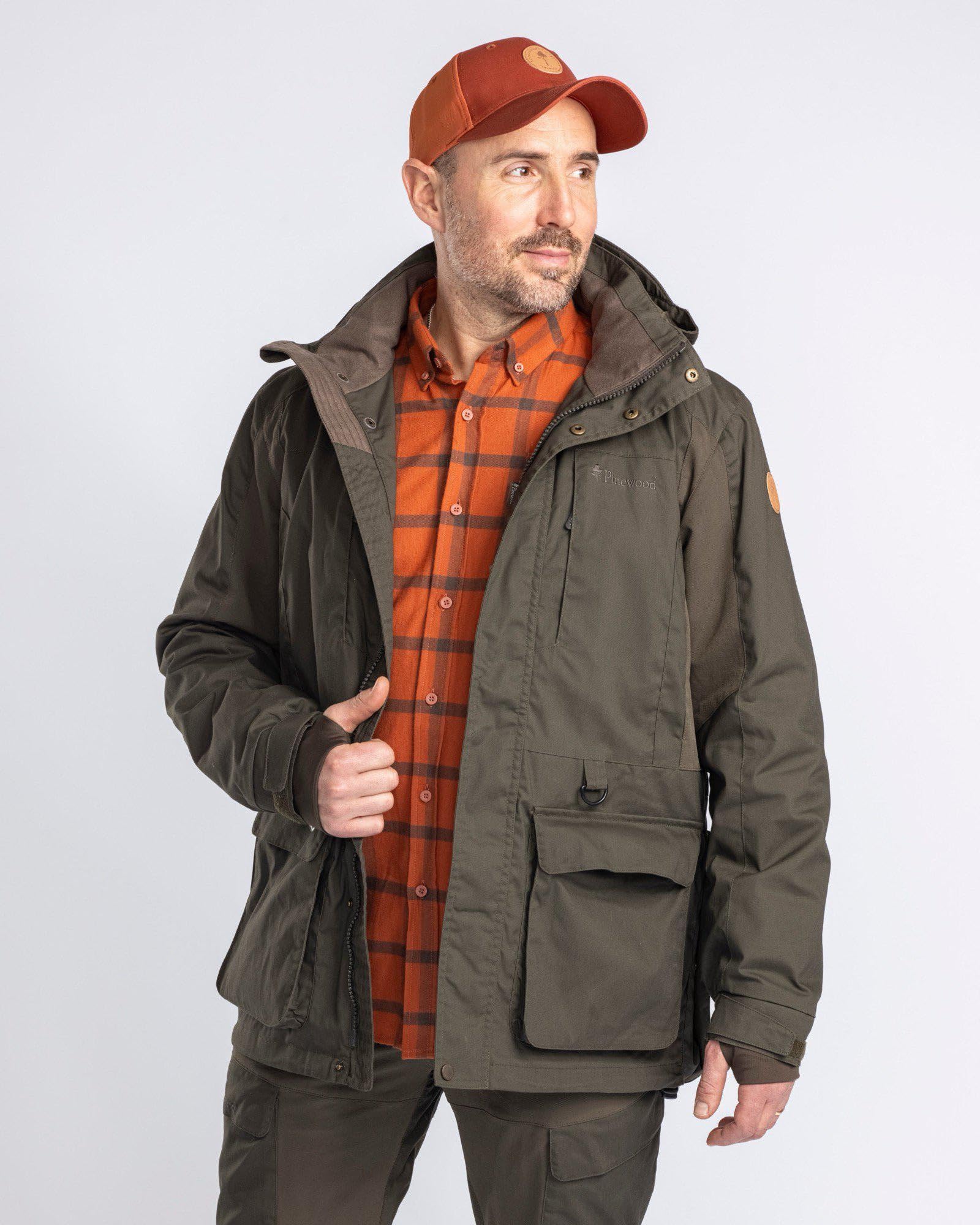Pinewood Herren Hundesport Trainer Jacke - Outdoor Jacken für Herren - funktionell ausgestattete Jacke mit vielen Taschen und Platz für Hundetraining Zubehör - winddicht und wasserabweisend