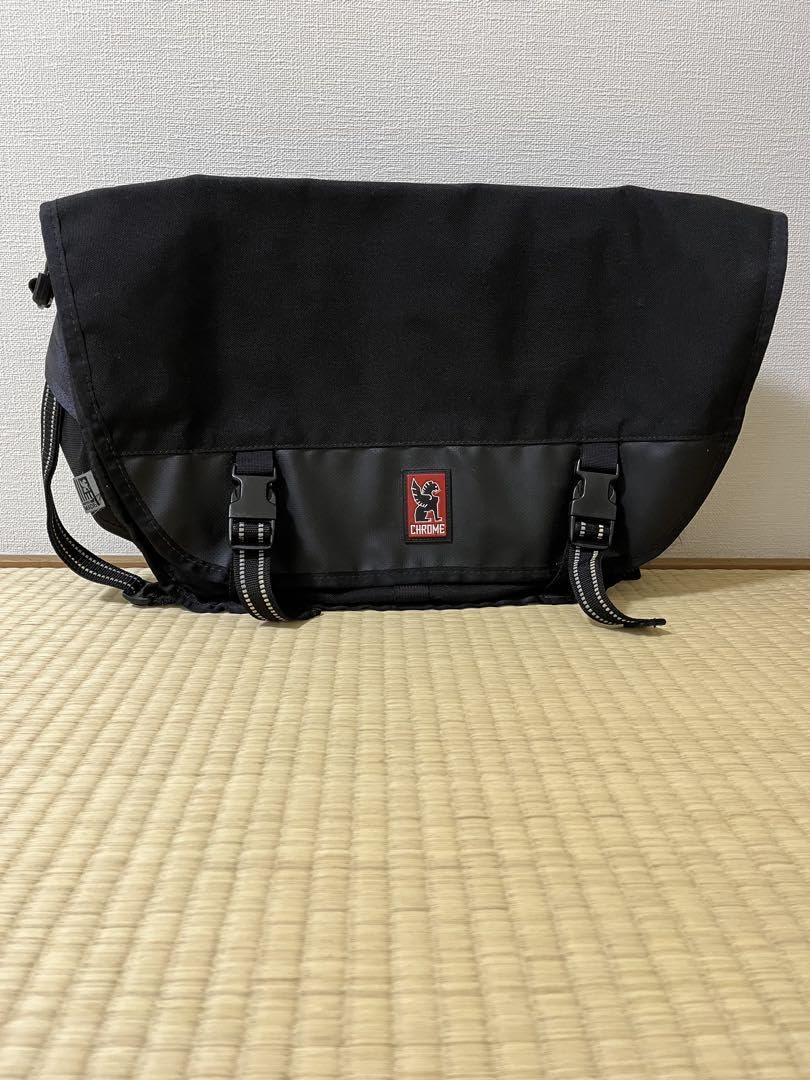 Amazon.co.jp: CHROME メッセンジャーバッグ 黒 中型 : ファッション