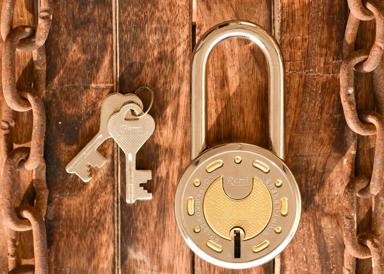 Remi Active Brass Combination Lock 50mm 8 Levers Double Locking with Long Shackle 3 Keys Padlock. (Silver)-picture-18