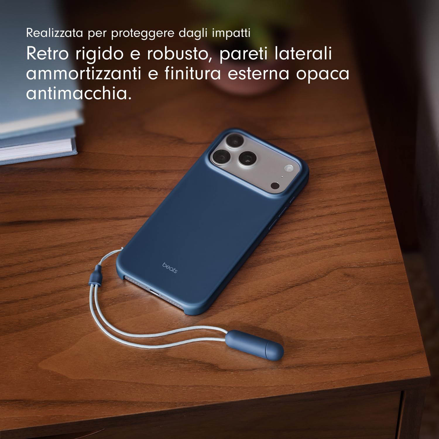 Beats Custodia Cavalletto per iPhone 17 Pro Max con MagSafe e Controllo fotocamera, cordino che funge da supporto integrato, finitura opaca, fodera in microfibra - Blu roccia madre