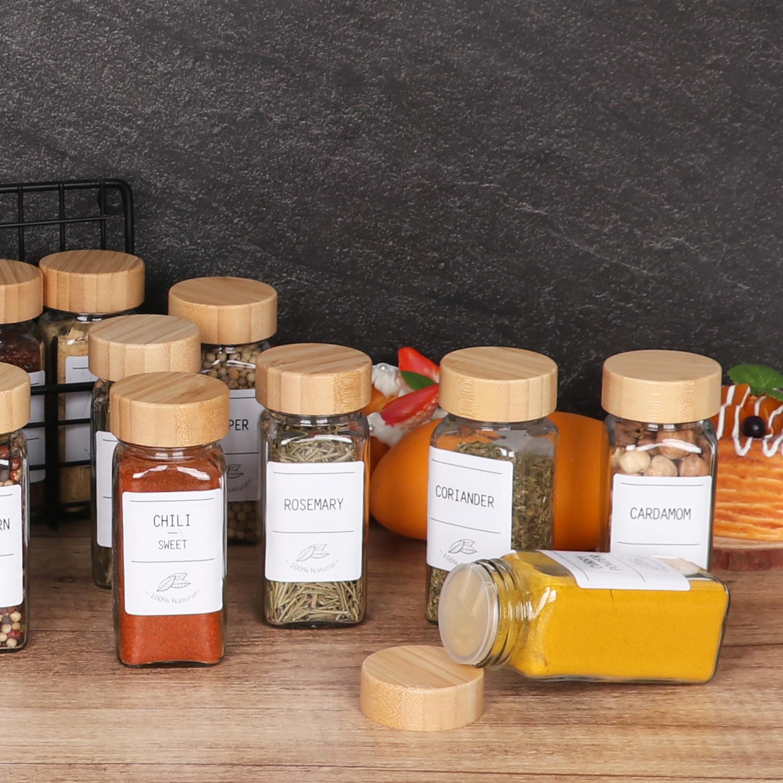 Lot de 36 pots à épices en verre de 113,4 g avec couvercles en bambou, récipients à épices carrés vides avec 319 étiquettes à épices vierges et imprimées, entonnoir pliable pour armoire de