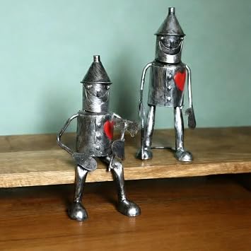 2pcs Vintage Style Tin Man Statues with Red Heart, Industrial Steampunk Shelf Decor Unique Iron for Husband Boyfriend, Rustic Metal Look Ornament