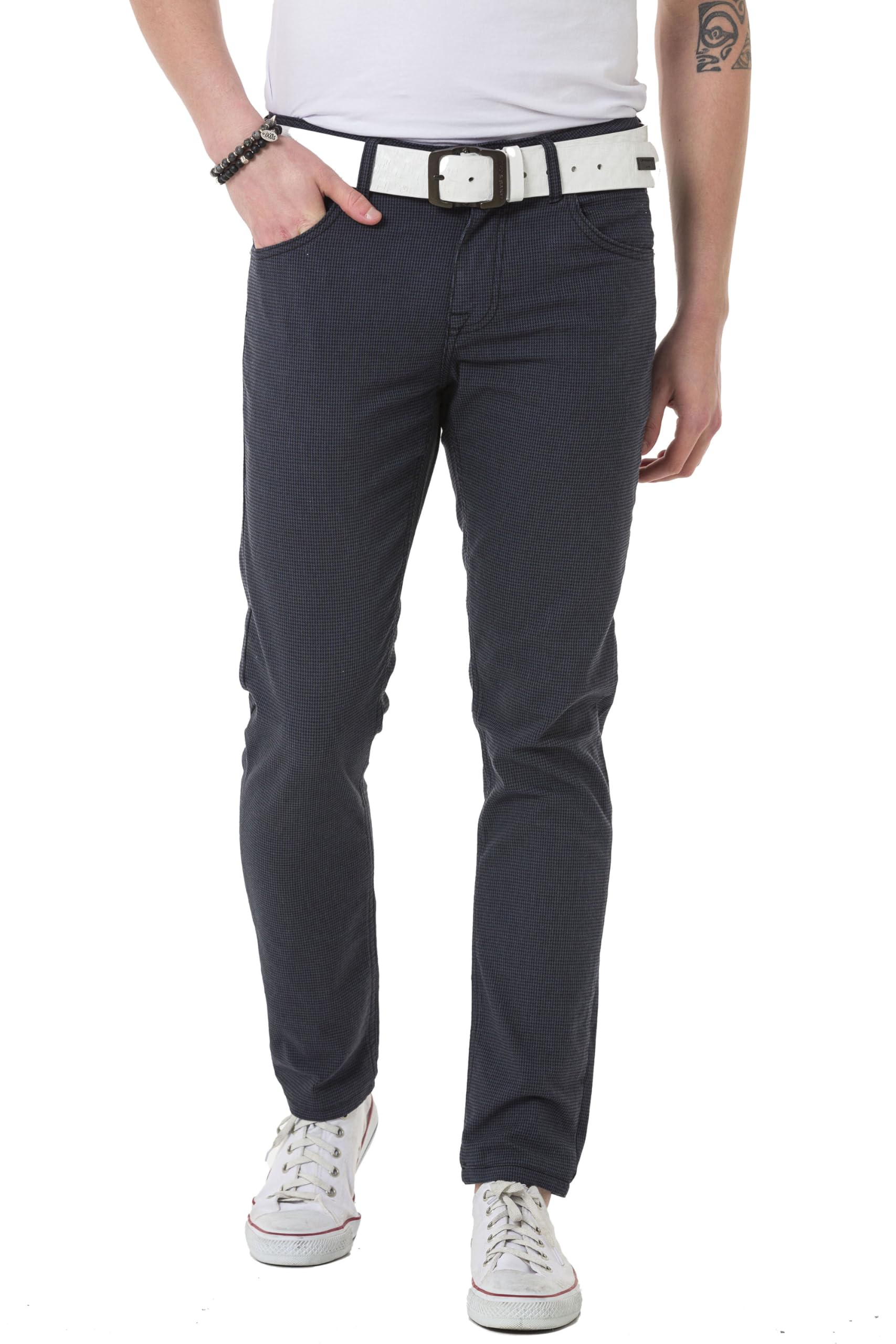Cipo & Baxx Herren Fashion Hose | Destroyed, Ripped & Used Look Denim mit Ziernähten | Fashion & Biker Style | Denim Hose für Herren mit Slim oder Regular Fit, Bikerstyle, Strass, Destroyed Effekte, Fünf Taschen und Knopf/Reißverschluss