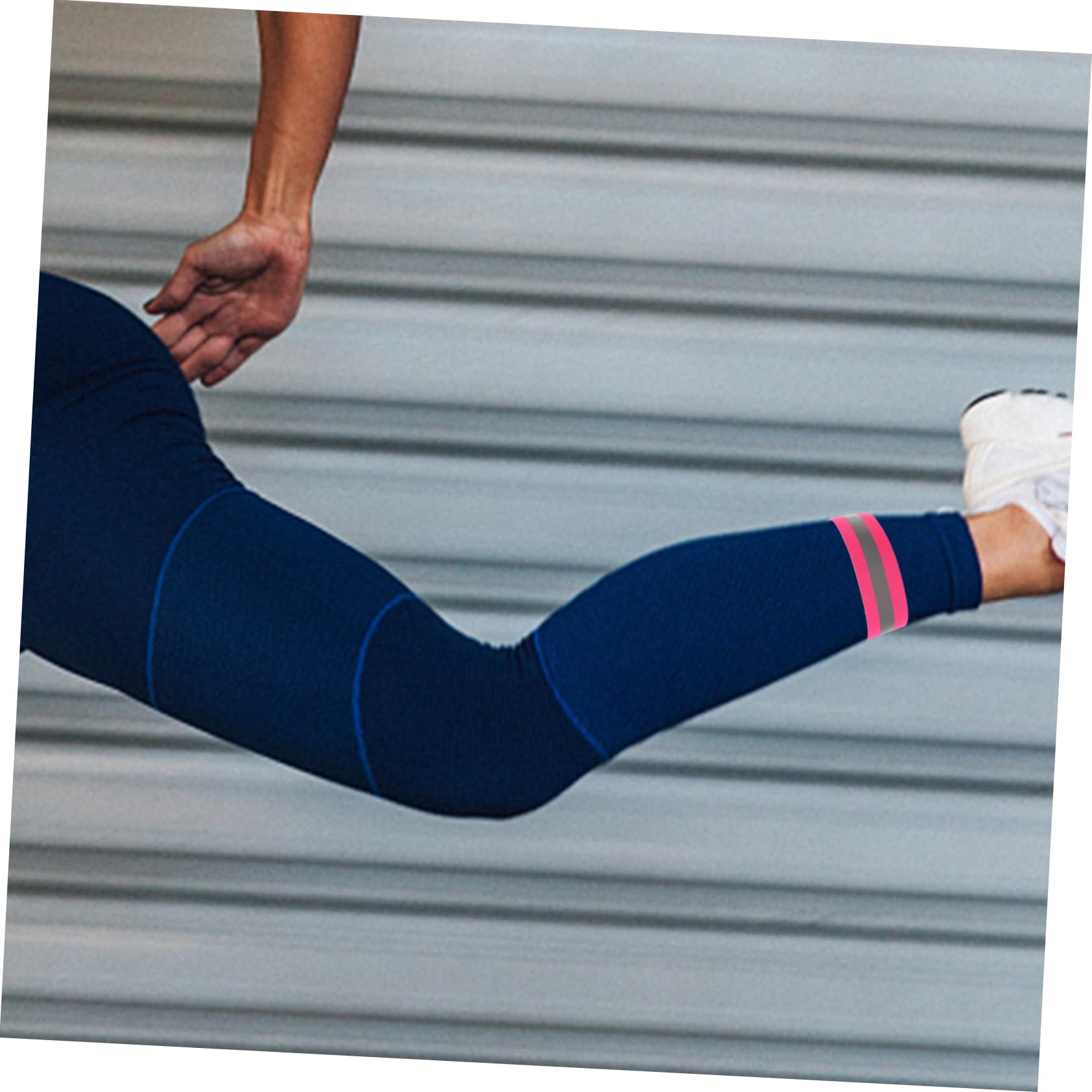 Toyvian 4Pcs High Visibility Reflective Wrist Bands Elastic Straps for Night Running Cycling Walking Lightweight Safety Reflective Belts Multiple Colors