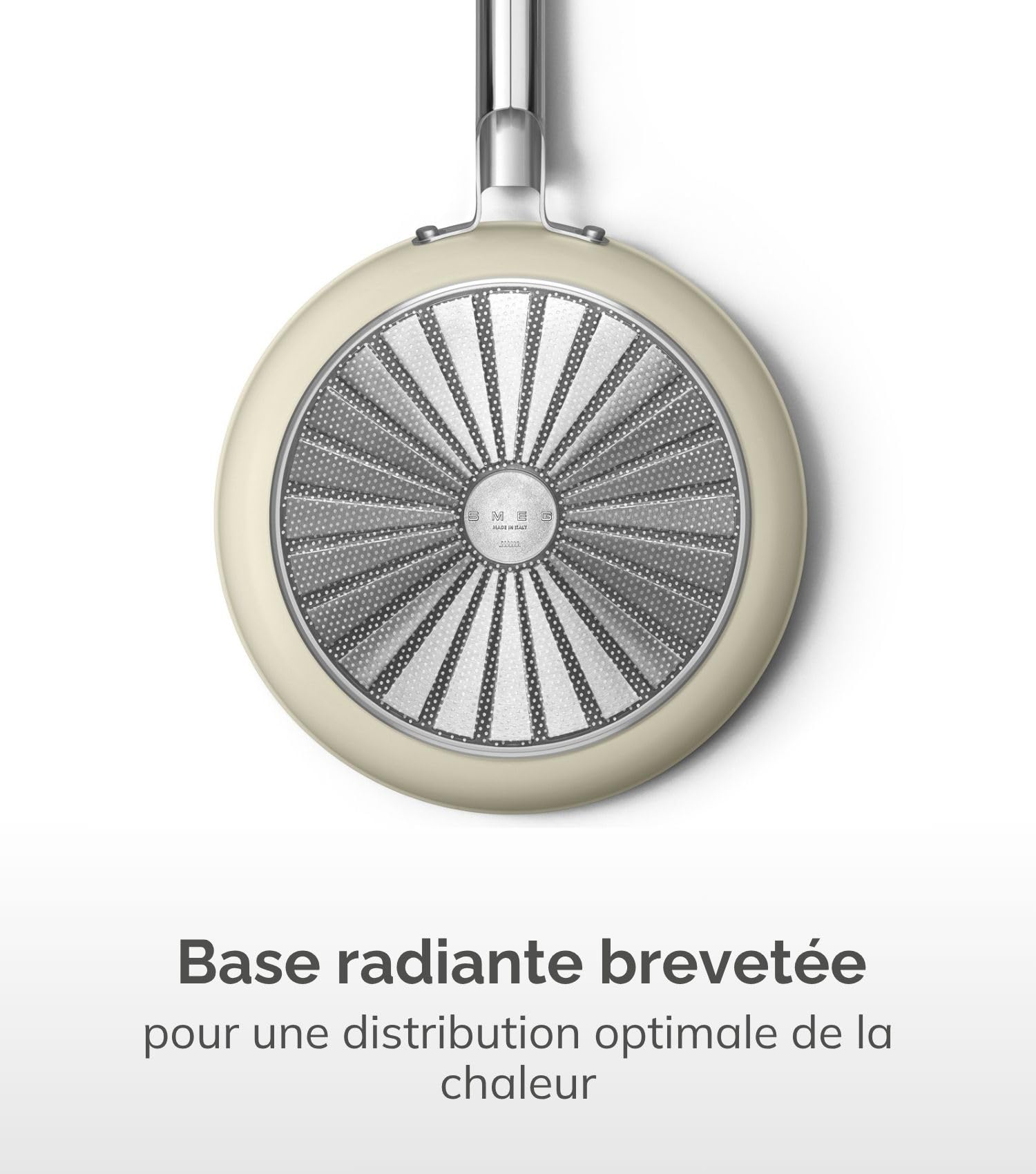 Smeg CKFC2611RDM Casserole 26cm avec couvercle rouge, antiadhésif, aluminium, base brevetée
