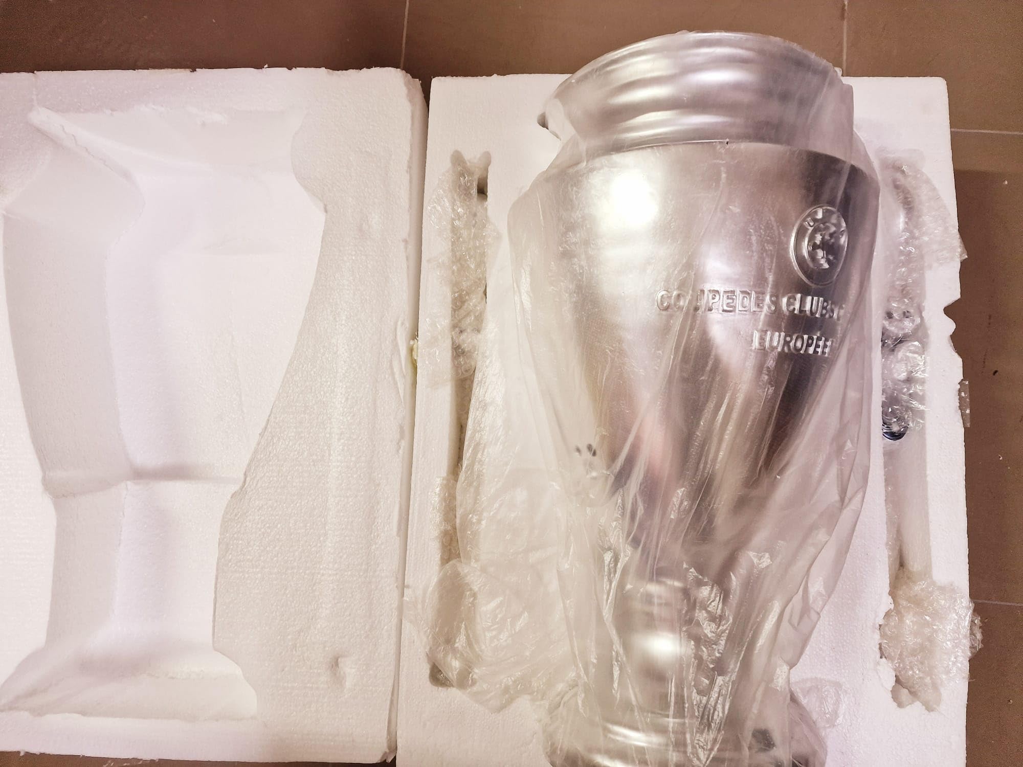 Champions League Trophy 2023 | Trofeo de la Copa de Campeones de Reproducción en Resina de 77 cm con Grabado Equipos ganadores
