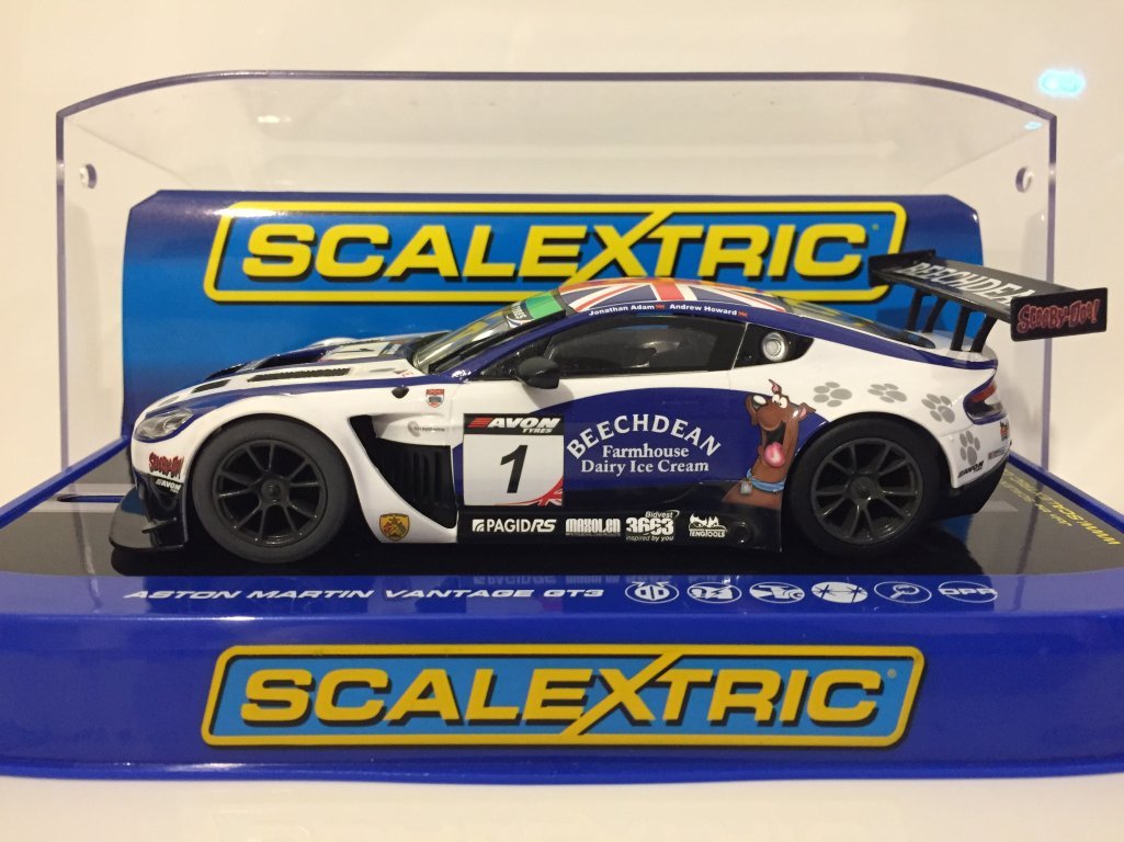 Amazon.com: Scalextric C3623 Aston Martin Vantage GT3 Beechdean
