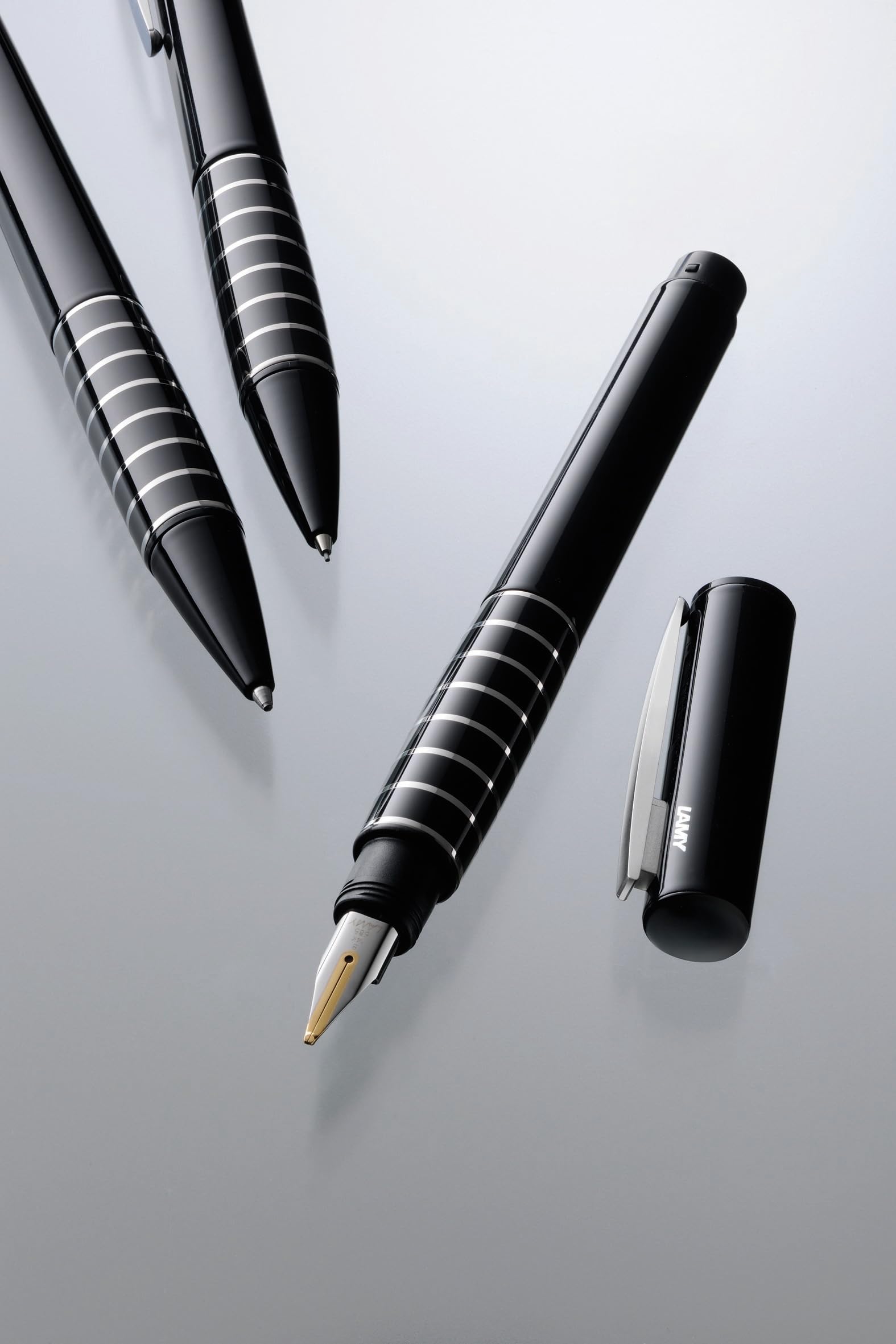 LAMY accent Füllhalter 098 – Füller im schwarzen, hochglänzenden Lack-Finish mit austauschbarem, diamantiertem Griffstück und 14 Kt. Goldfeder, partiell platiniert – Federstärke B