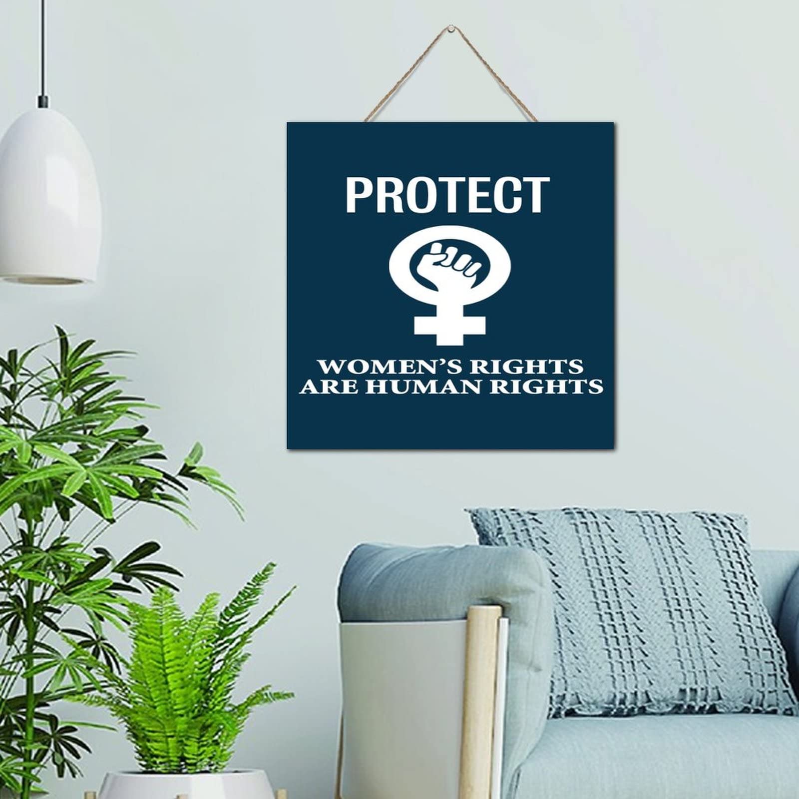 Décoration murale en bois pour habiller un mur vide avec un message pro choice