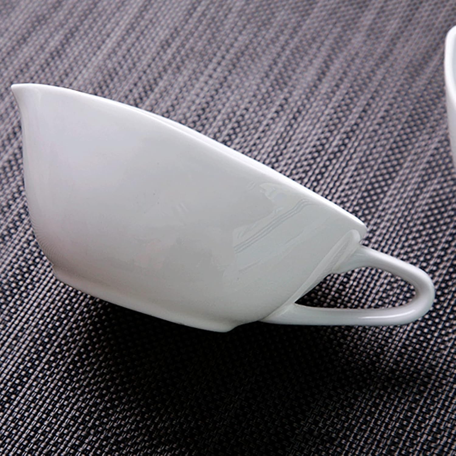 Gravy Boat Sauce Jug L-Caliber Sauce Boat Handmade Gravy Boat Suitable for Sauces Creamer Salad Dressing Sauces Durable and Versatile White